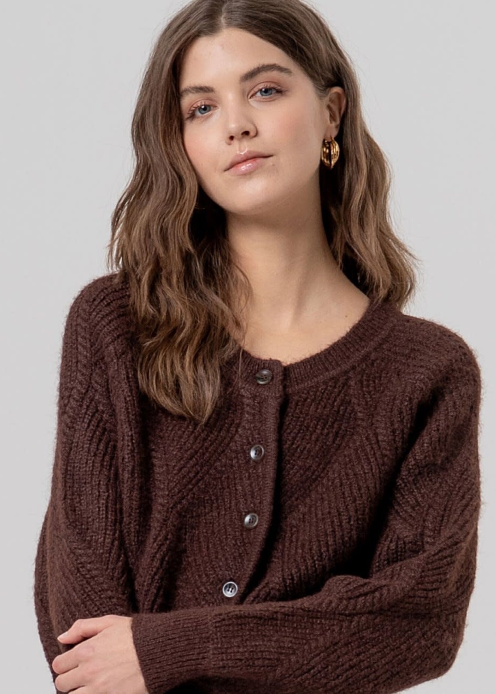 SURKANA SURKANA CABLE CREW NECK CARDIGAN CHOCOLATE