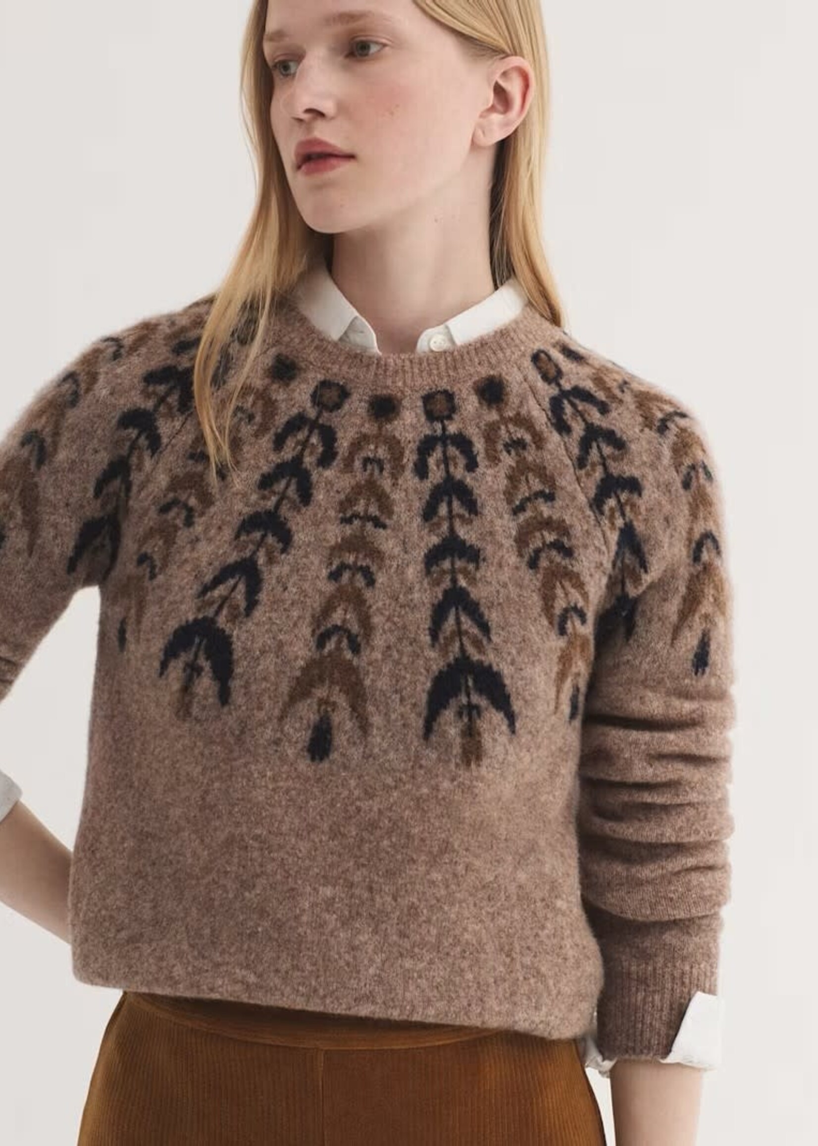 NICE THINGS NICE THINGS ROUND NECK KNIT SWEATER  WITH GRECA NATURAL