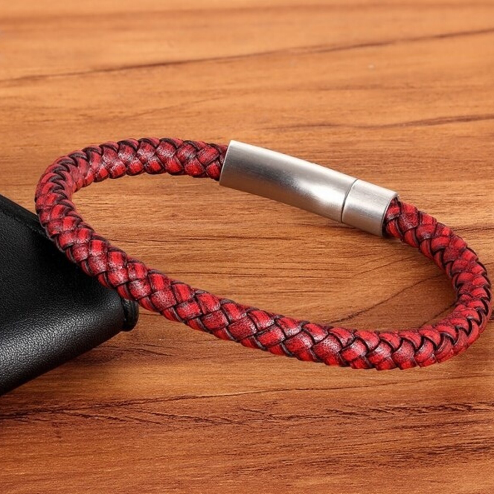 Nenzi Zwarte lederen gevlochten armband  6 mm met rvs knop 21 cm met knop 21 cm