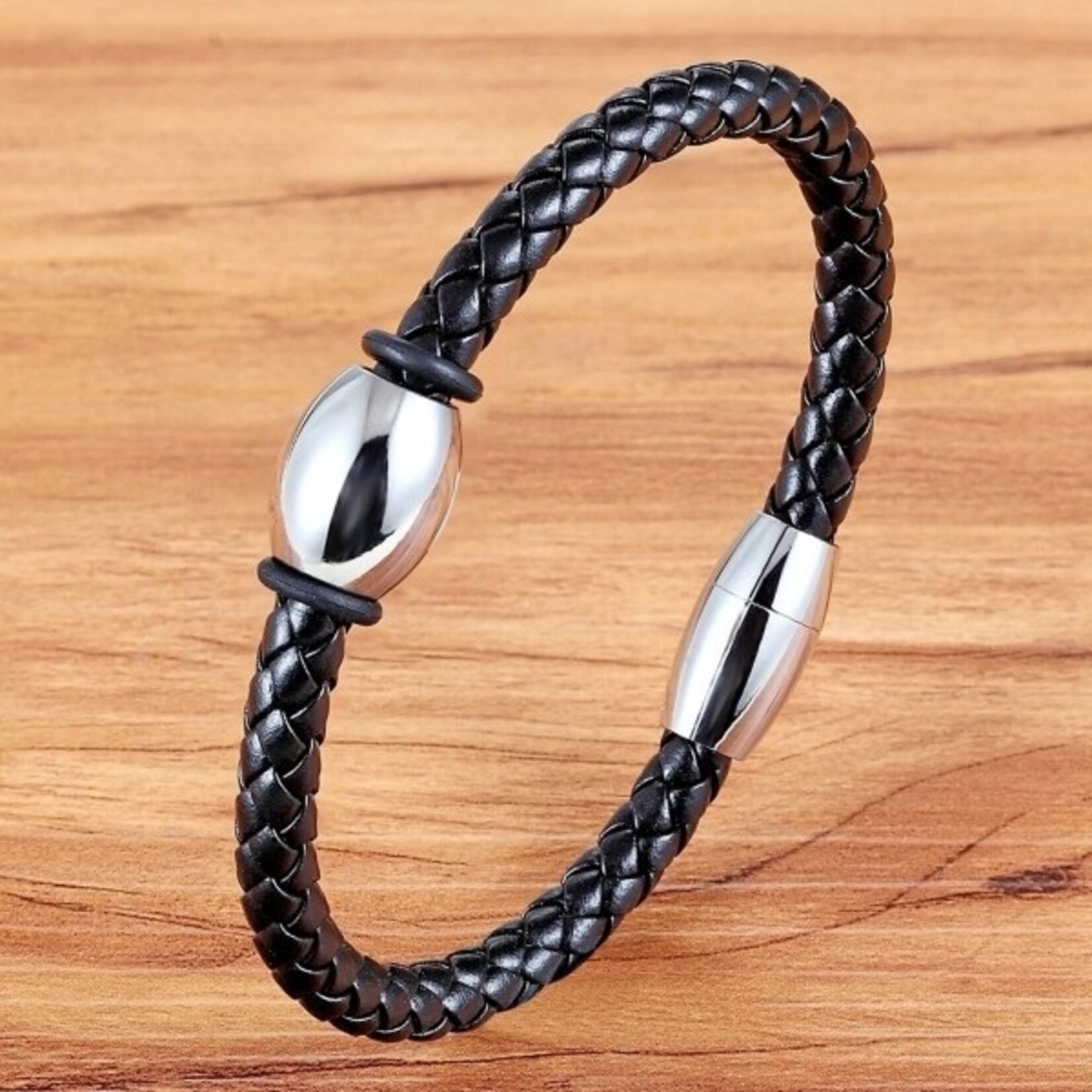 Nenzi Zwarte lederen gevlochten armband  6 mm met rvs knop 21 cm met knop 21 cm