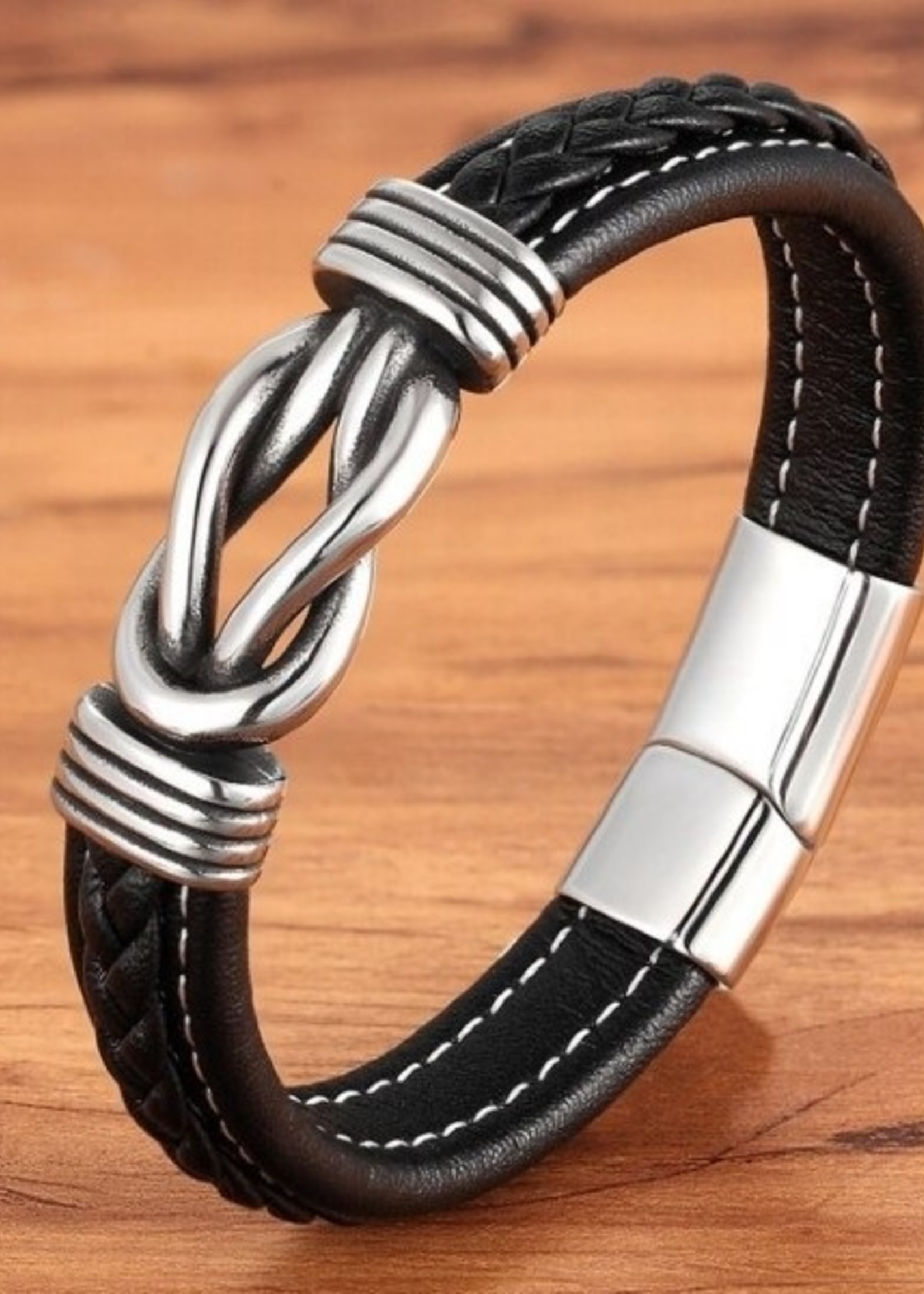 Nenzi Lederen armband 12 mm punck style  rvs magneet sluiting 21 cm