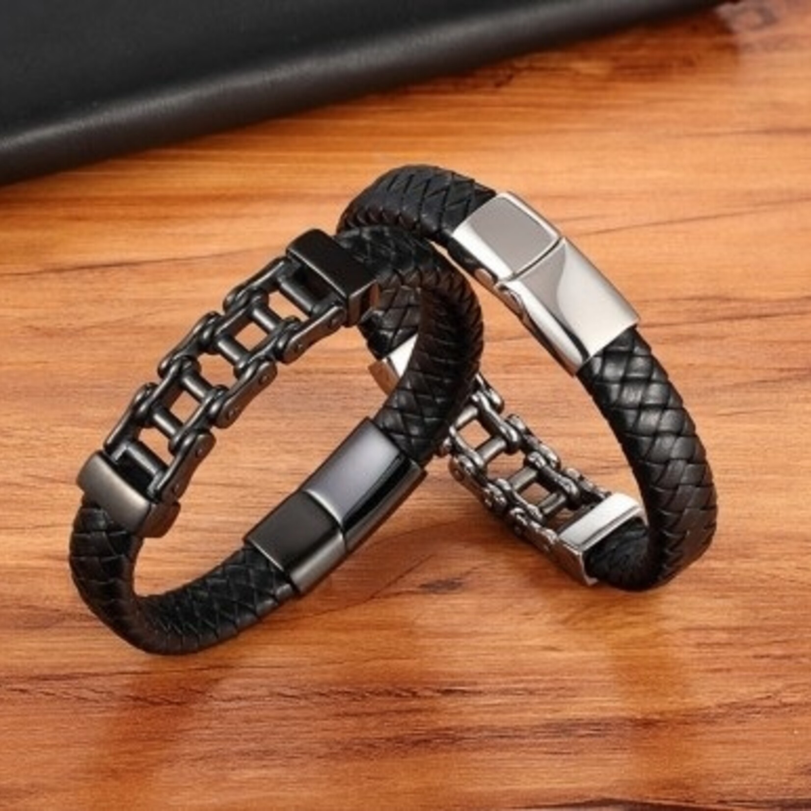 Nenzi Lederen armband 12 mm punck style  rvs magneet sluiting 21 cm