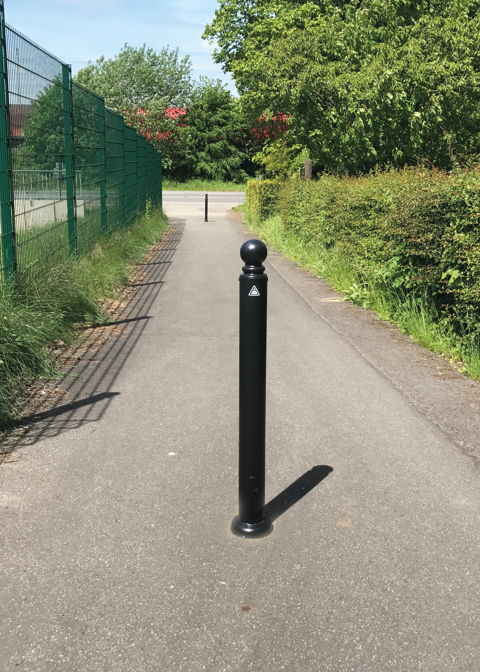 RI-TRAFFIC Schwarz Stahl Poller 130 cm Rund