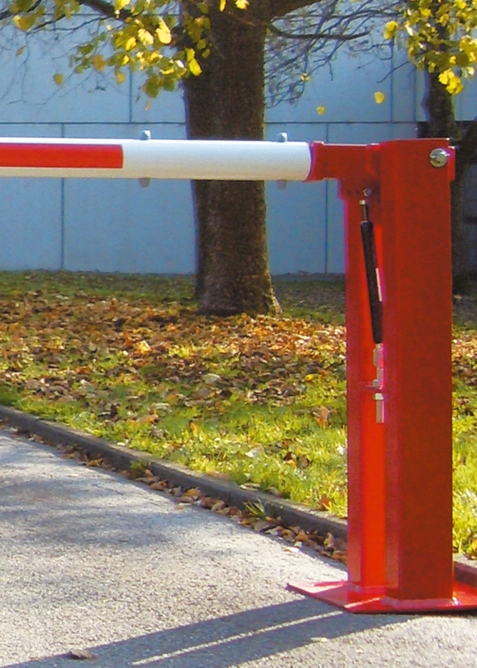 UNSERE HAUSMARKE Schranke mit Gasfeder, Stützfuß, Zylinderschloss und Dreikantschloss