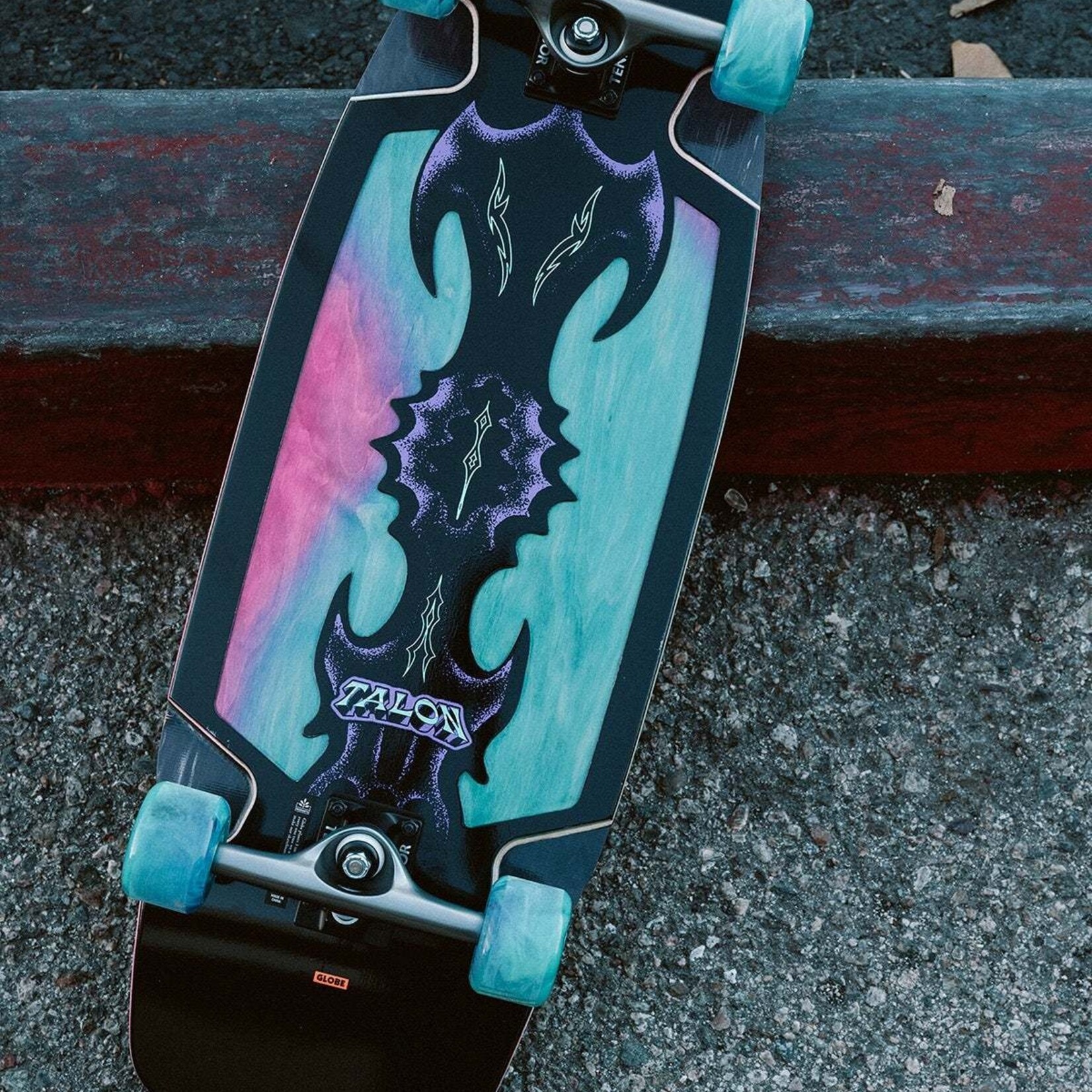 Globe TALON 30"  BLACK/BLUE/GREEN -  CRUISERBOARD - GLOBE