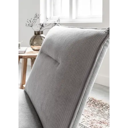 So True by Troubadour Fauteuil Lotus rib lichtgrijs