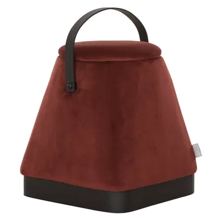 So True by Troubadour Poef Triangel velvet wijnrood