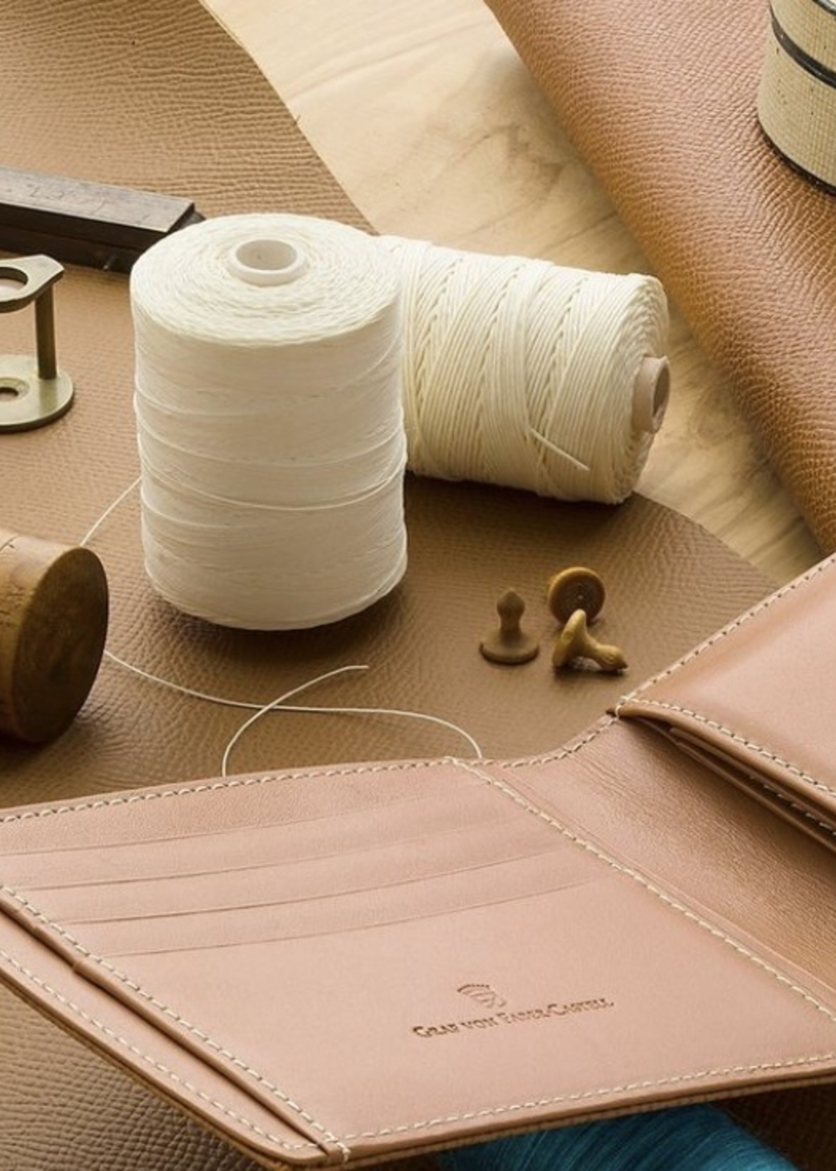 Graf von Faber-Castell Wallet 4cc +vak voor munstukken  Epsom Cognac