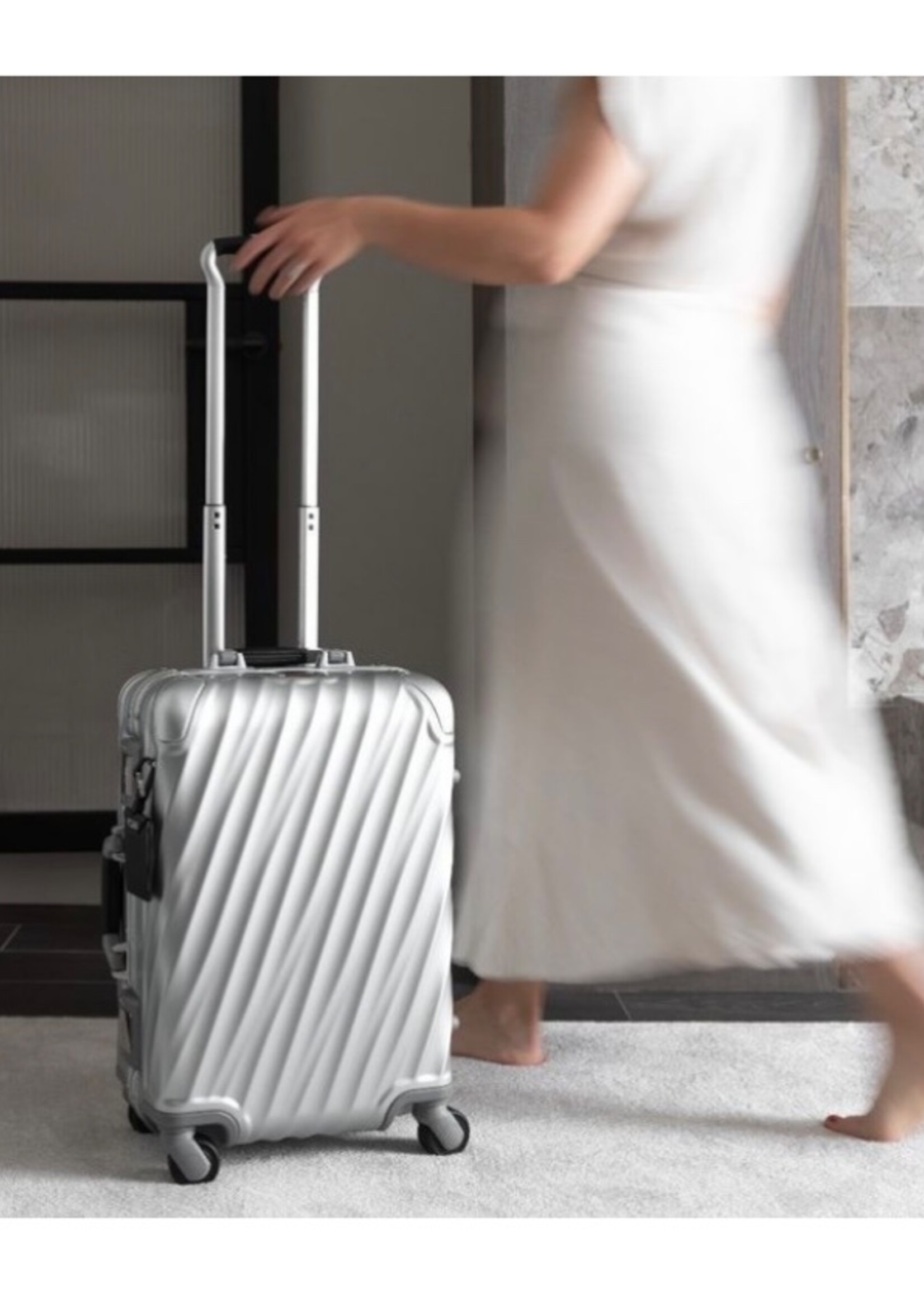 TUMI Koffer 19 Degree Aluminium International 35.5cm uitbreidbaar