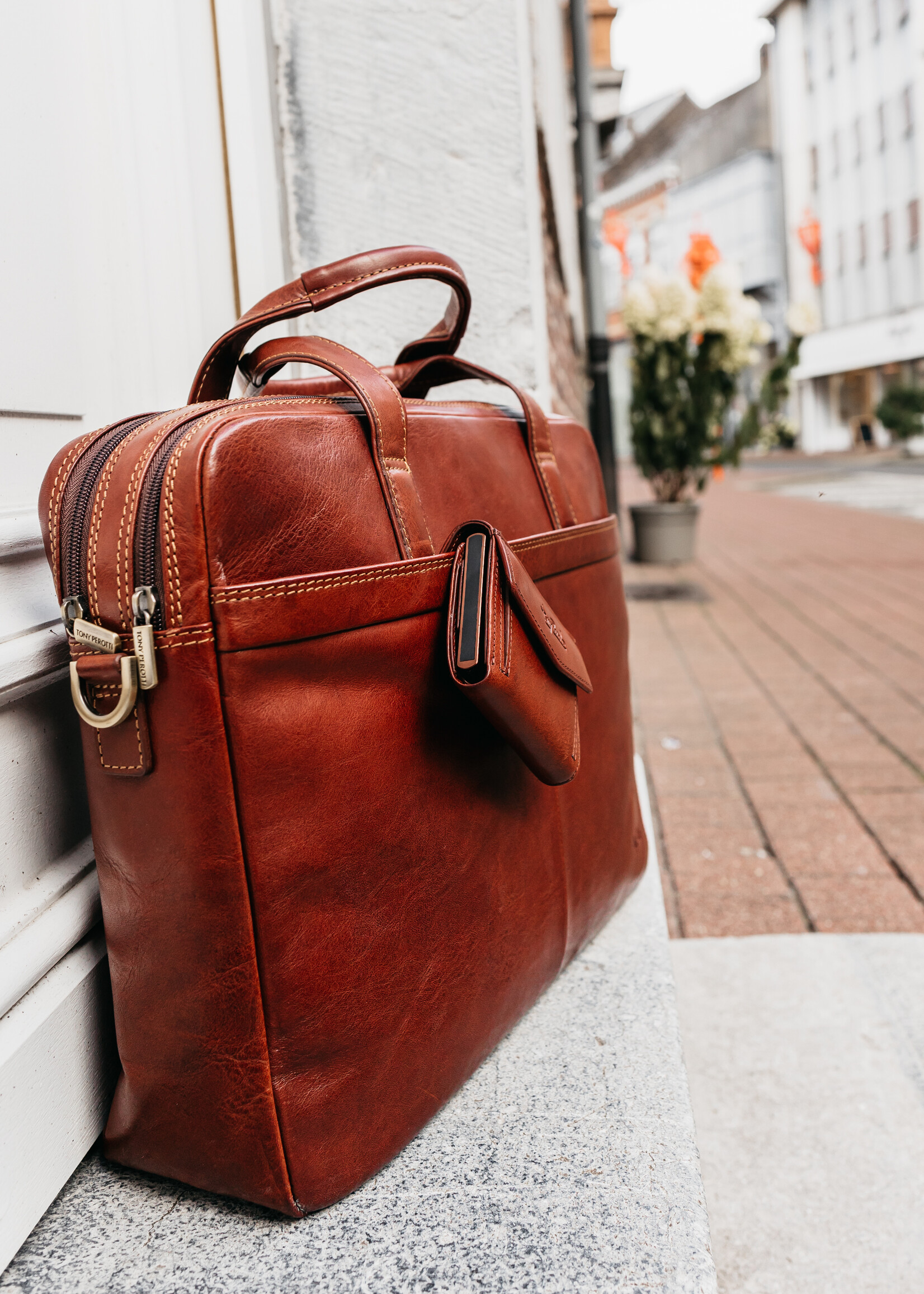 Tony Perotti Laptoptas 15" /3 + voorvak Vintage Brown