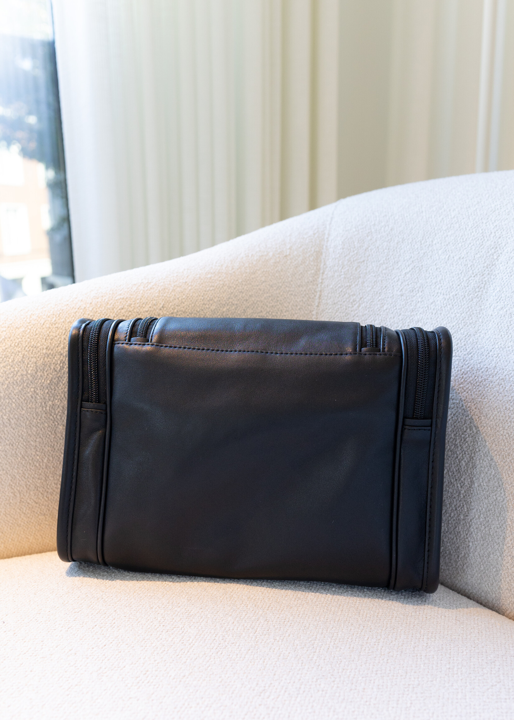 TUMI Alpha zwarte leren Toilettas