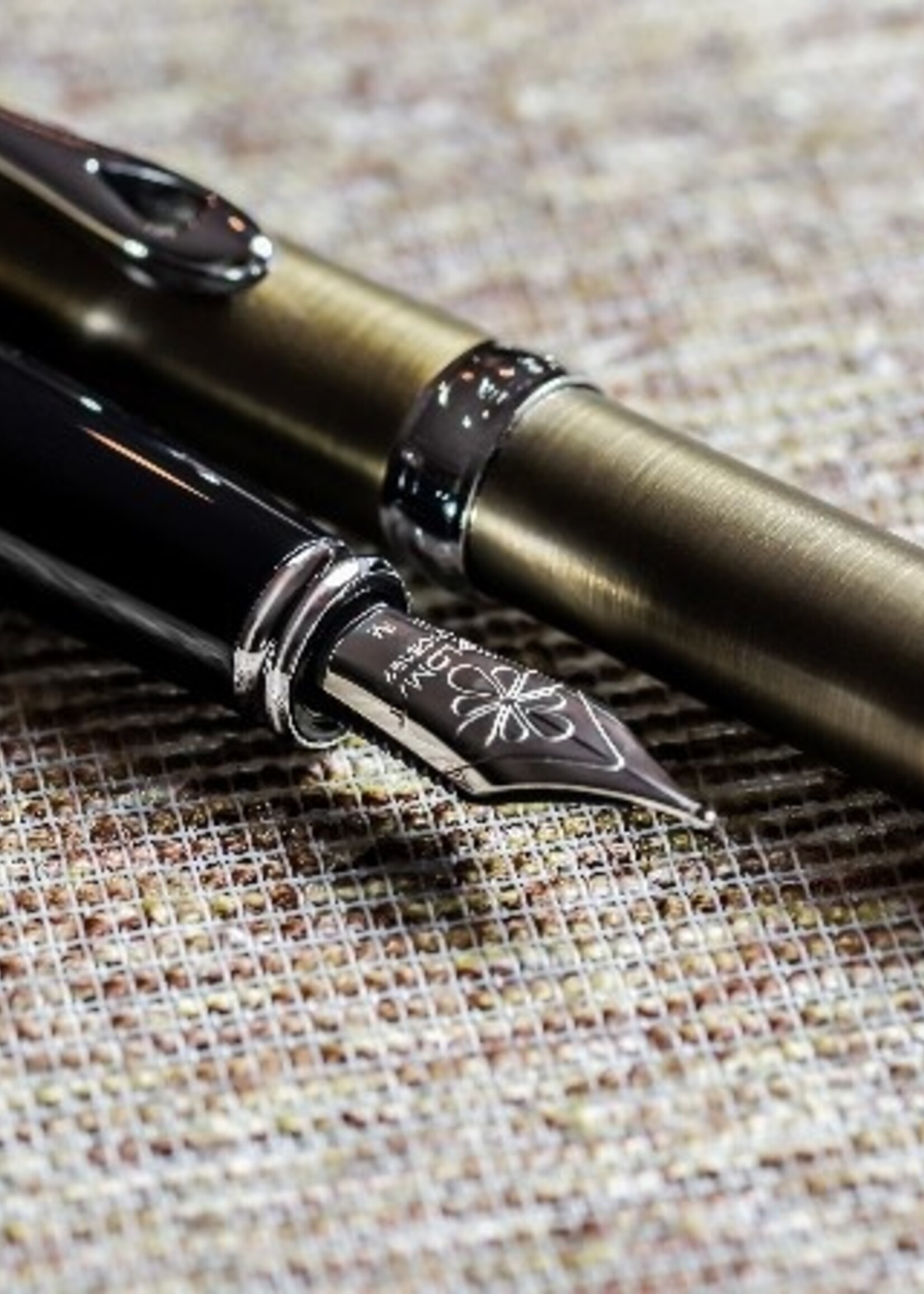 Diplomat xcellence A2 Oxyd brass Balpen  easyFLOW