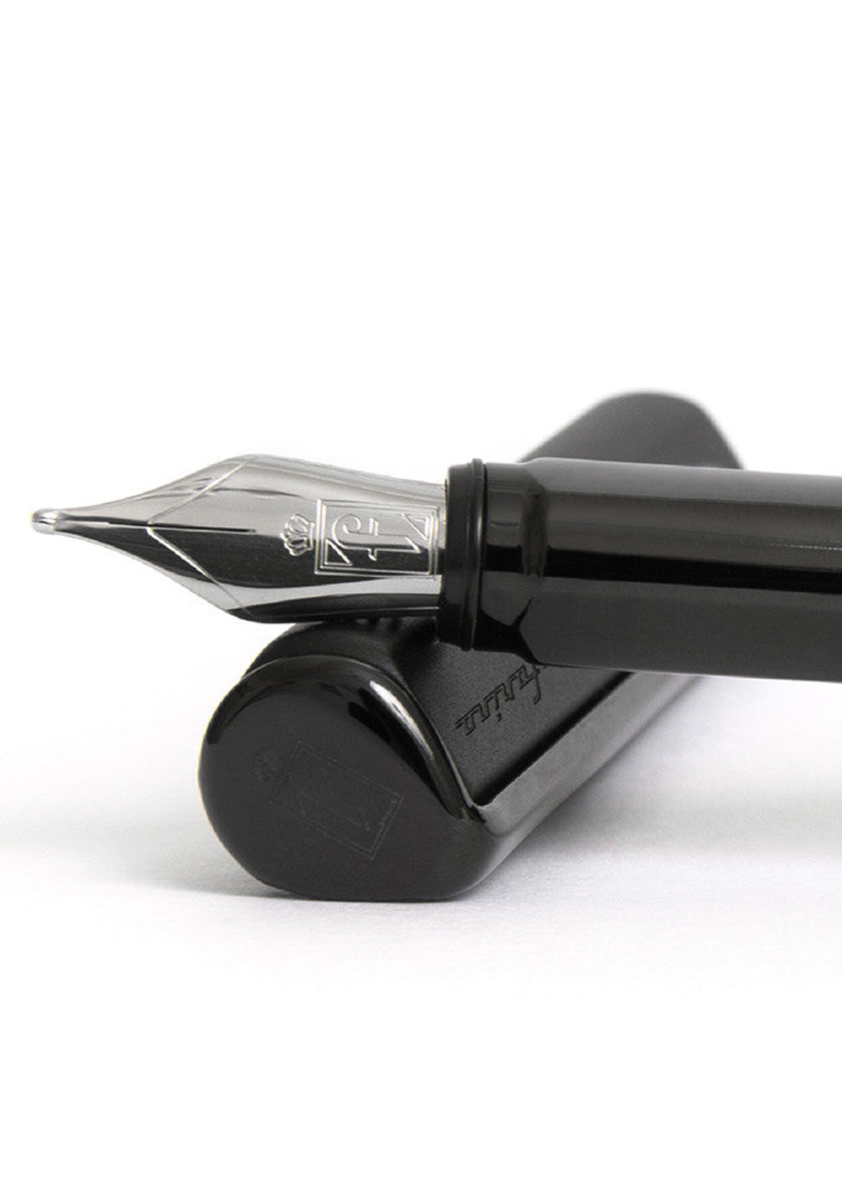Pininfarina PF ONE Black Vulpen M - Medium