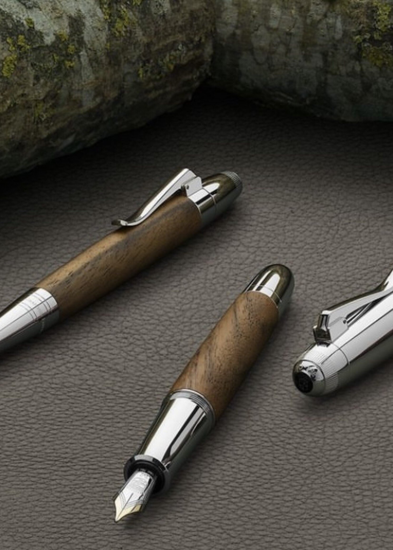 Graf von Faber-Castell Magnum Caucasian Walnut Wood Vulpen M (Medium)