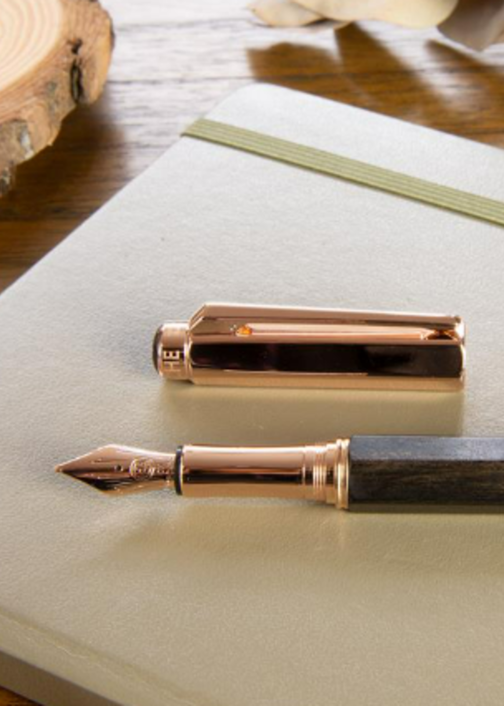 Caran d'Ache Varius Ebony Rose Gold Vulpen Fijn