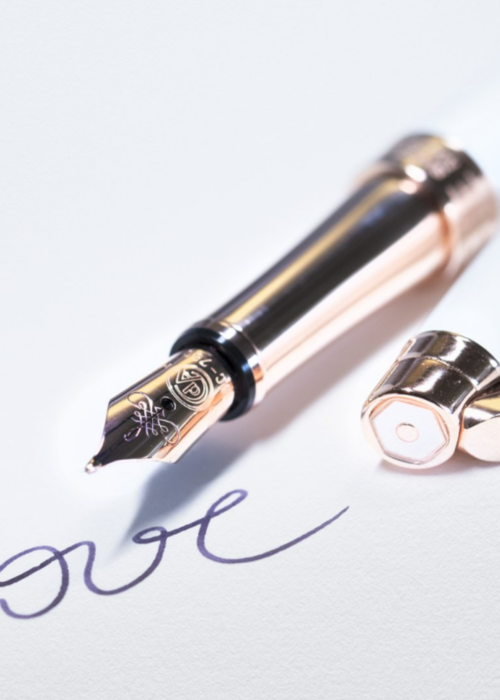 Caran d'Ache Léman Slim White Rose Gold Vulpen Medium