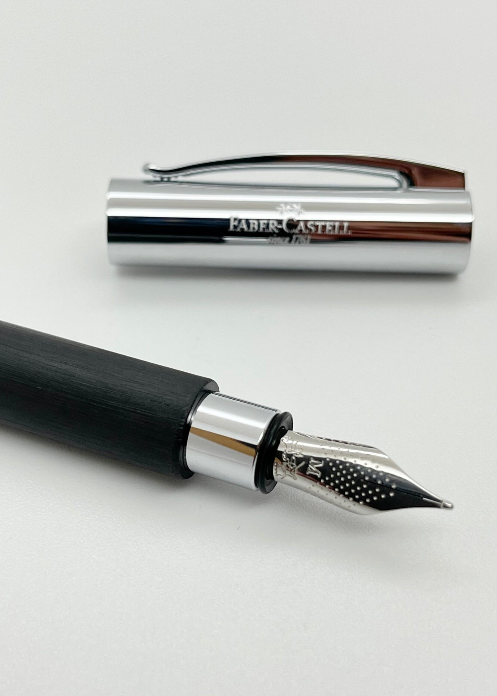 Faber-Castell Ambition Resin Zwart Vulpen Medium
