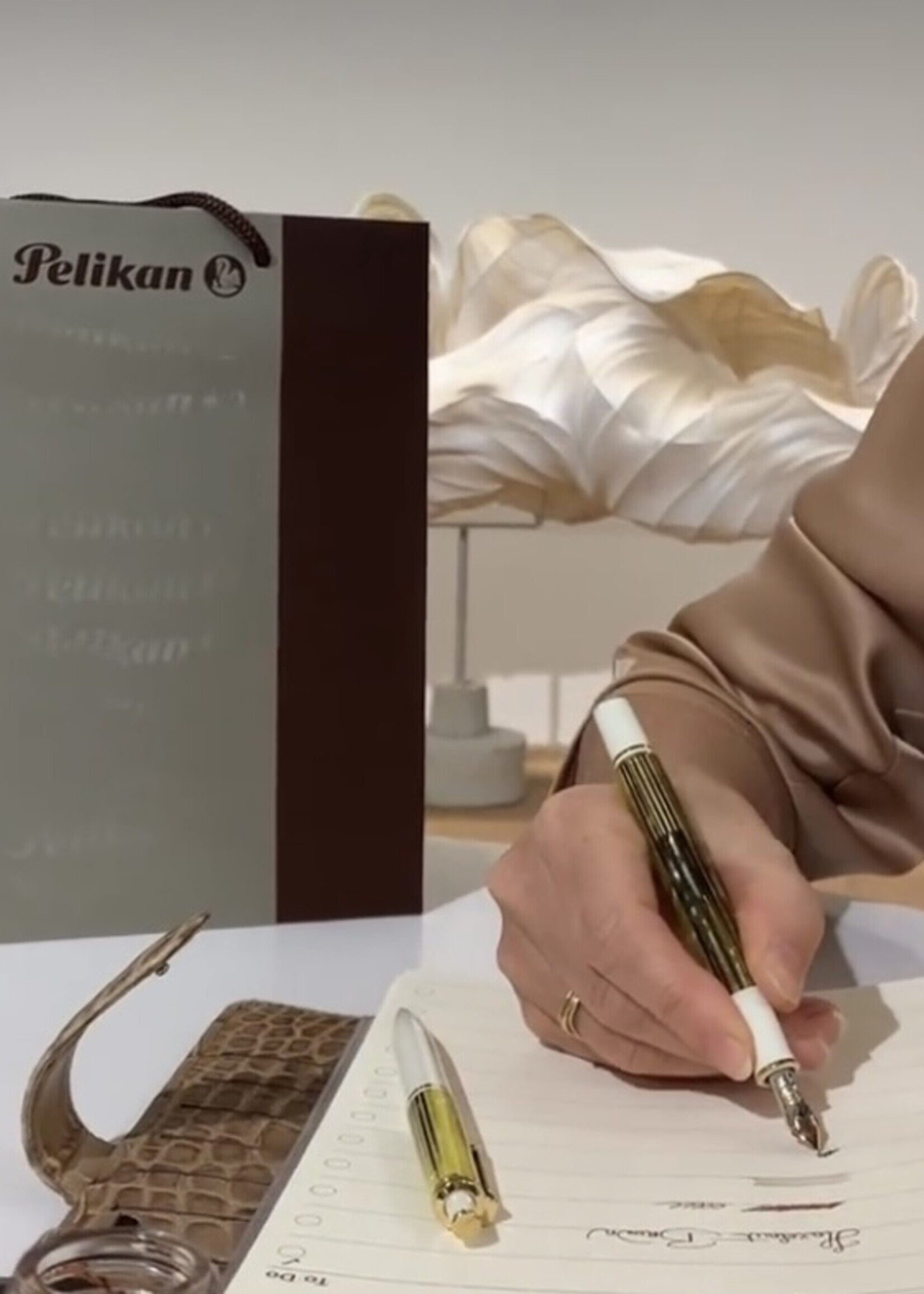 Pelikan Souverän M400 Tortoiseshell-White Vulpen Extra Fijn