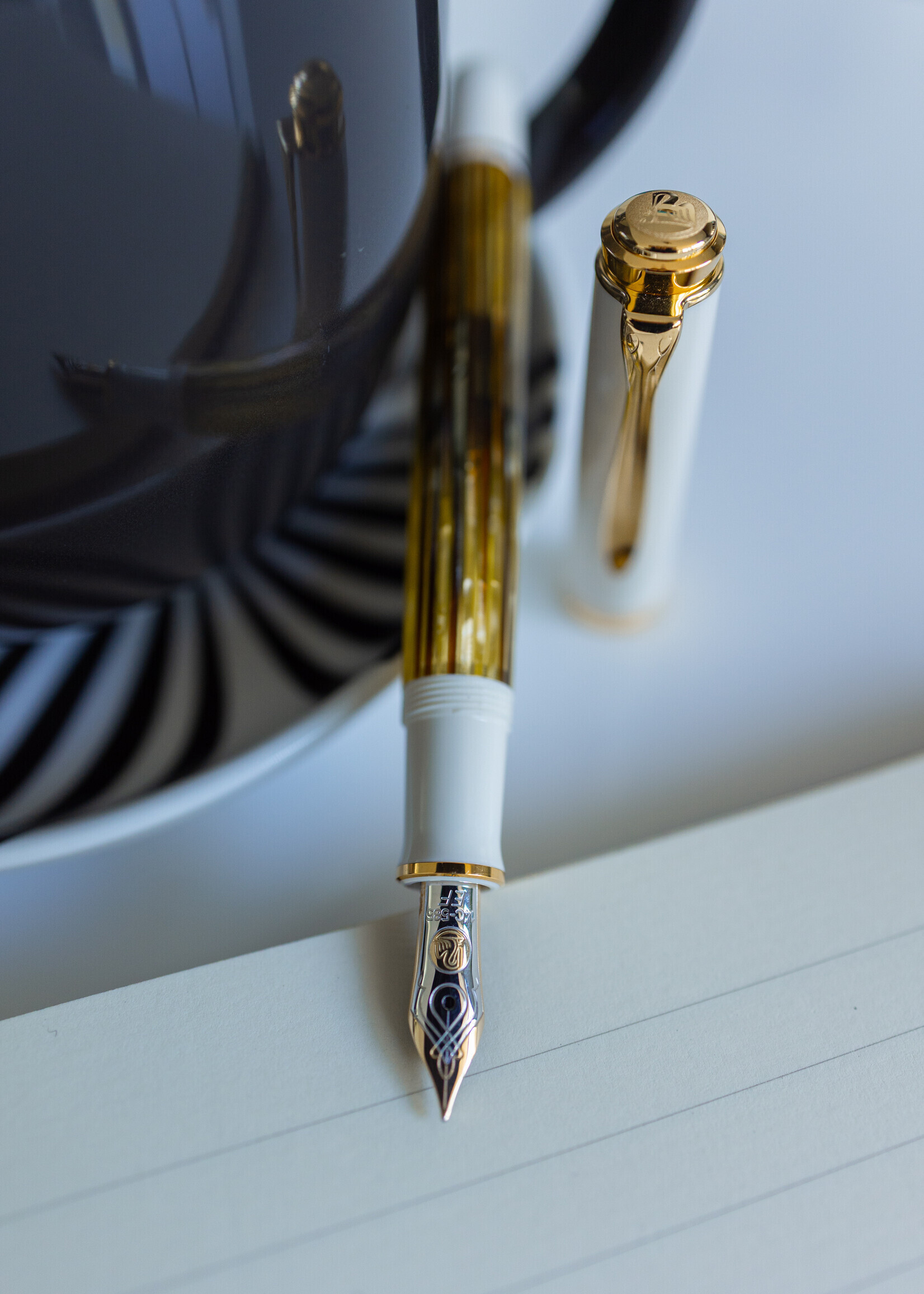 Pelikan Souverän M400 Tortoiseshell-White Vulpen Extra Fijn