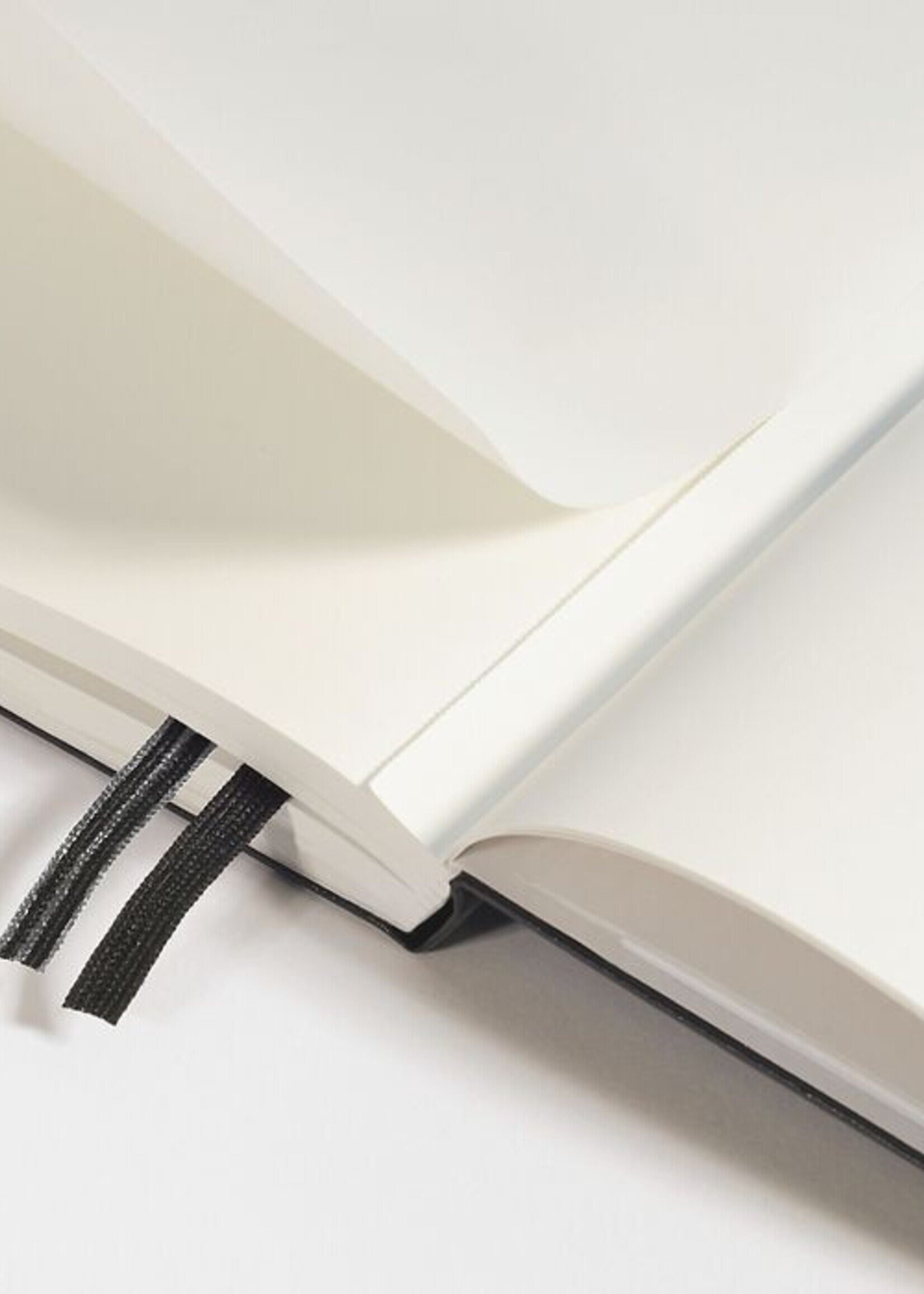 Leuchtturm1917 Notitieboek Paperback B6+ Soft Cover Black Gelijnd