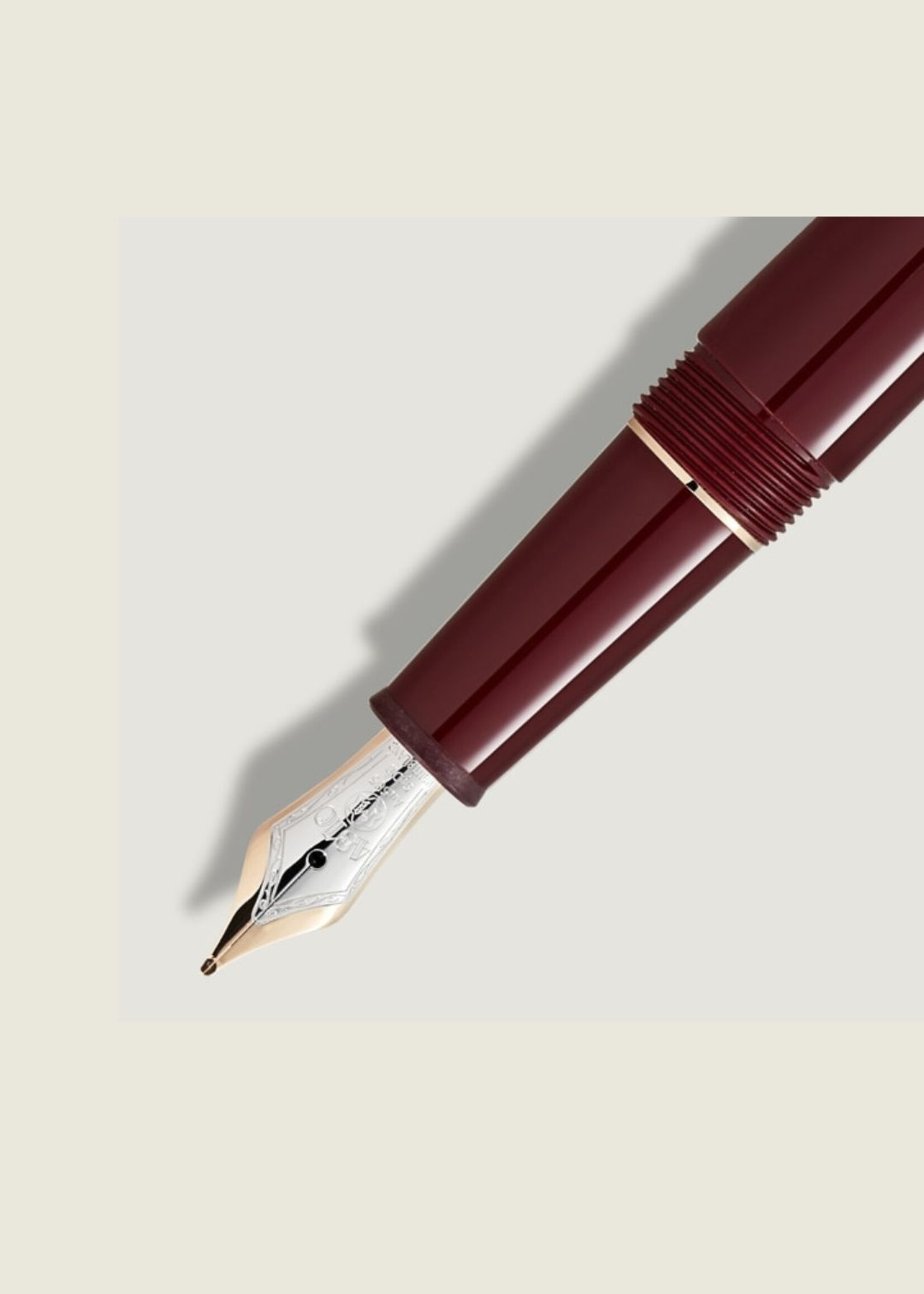 Montblanc Meisterstück 145 Classique Burgundy Red Vulpen (Au585/14K - 0.453 g) 0.62 mm M- Medium