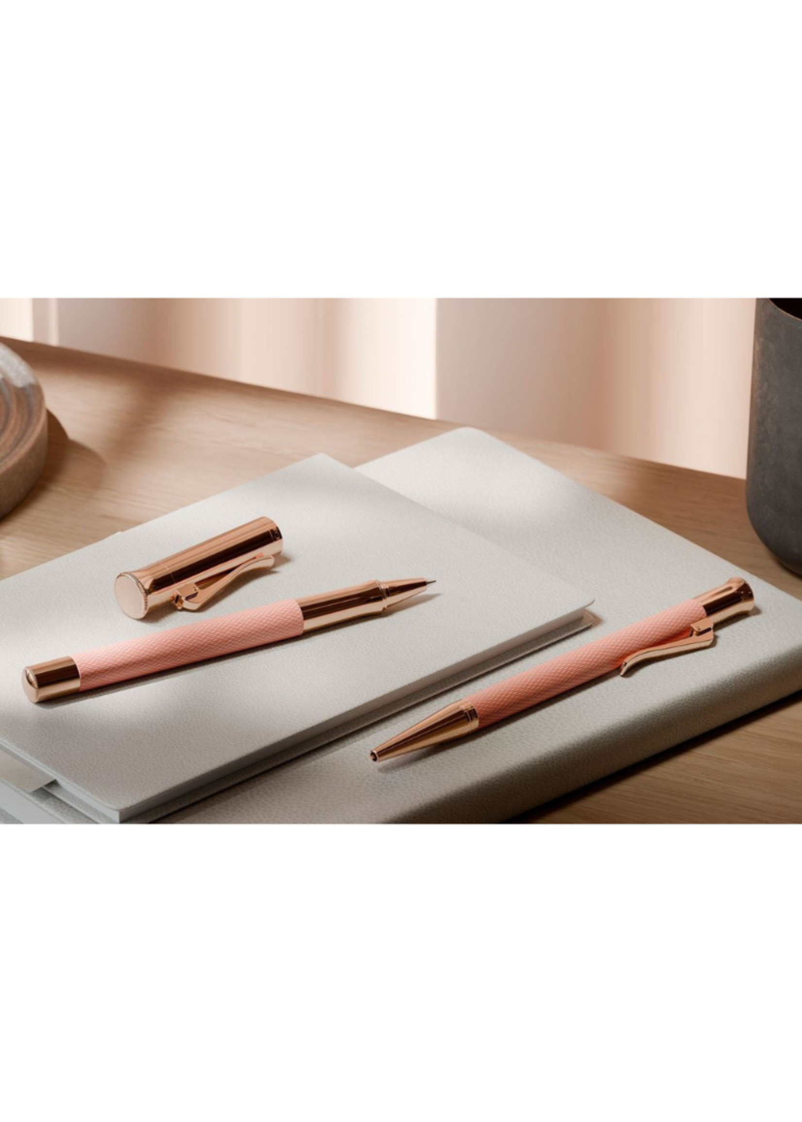 Graf von Faber-Castell Classic Guilloche Rose Vulpen EF - (Extra Fijn)