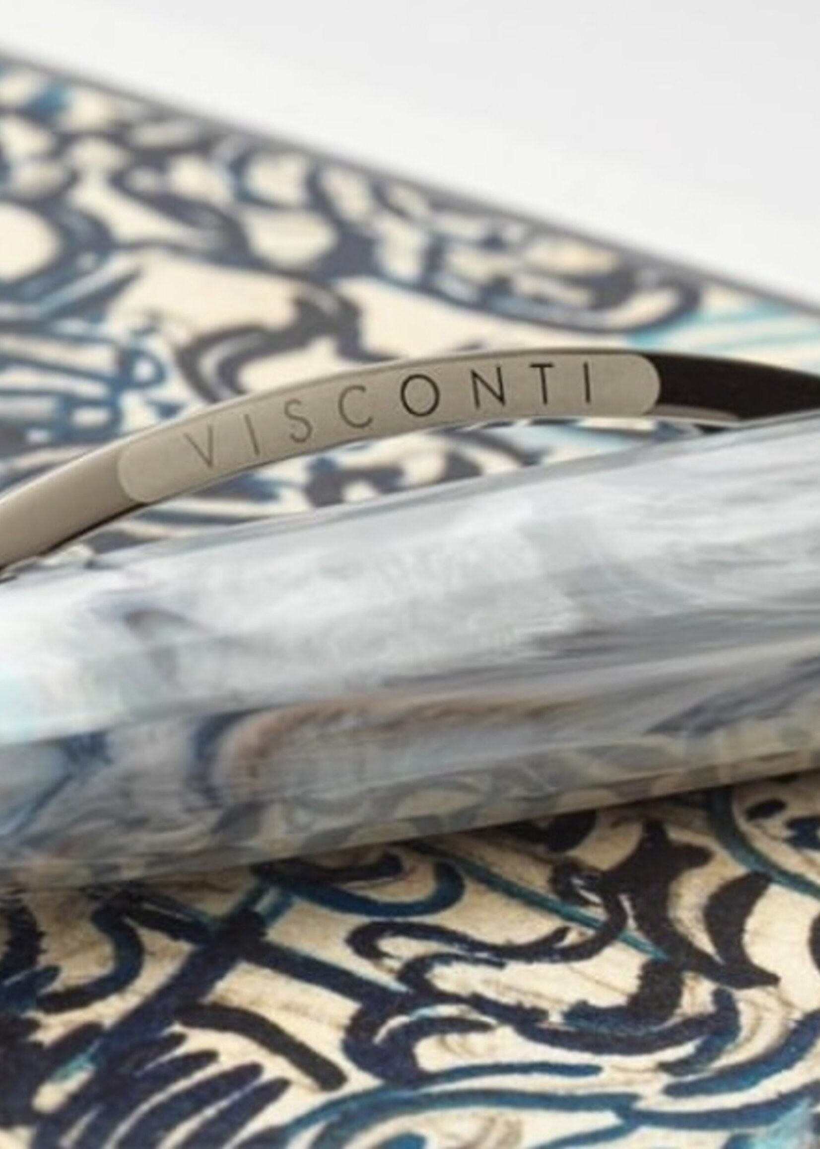 Visconti Van Gogh 'Old Vineyard Peasant Women' A10 Vulpen Geschenkbox met bladwijzer en inktpot (30ml)