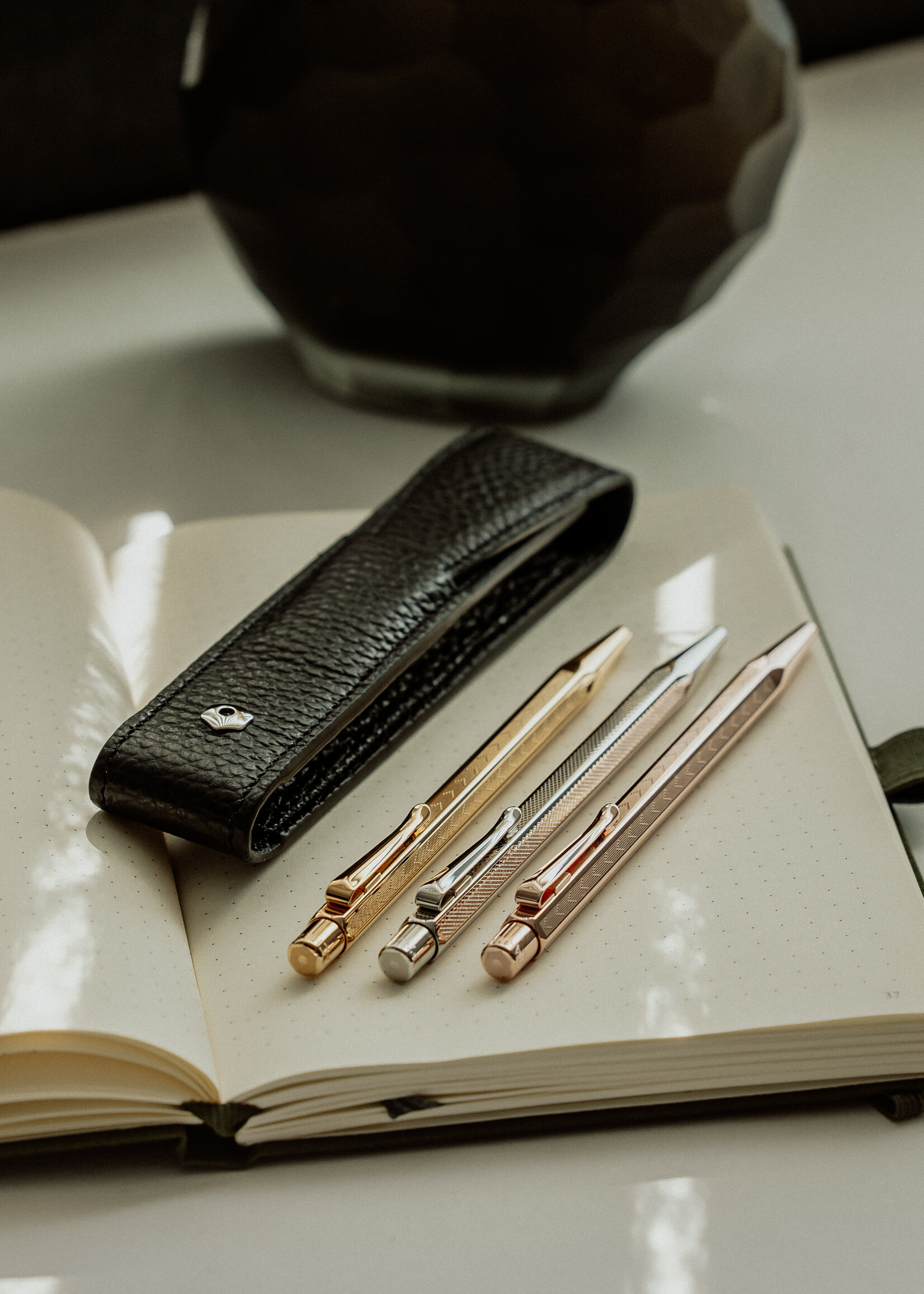 Caran d'Ache Ecridor Chevron Gold Line Vulpotlood 0.7