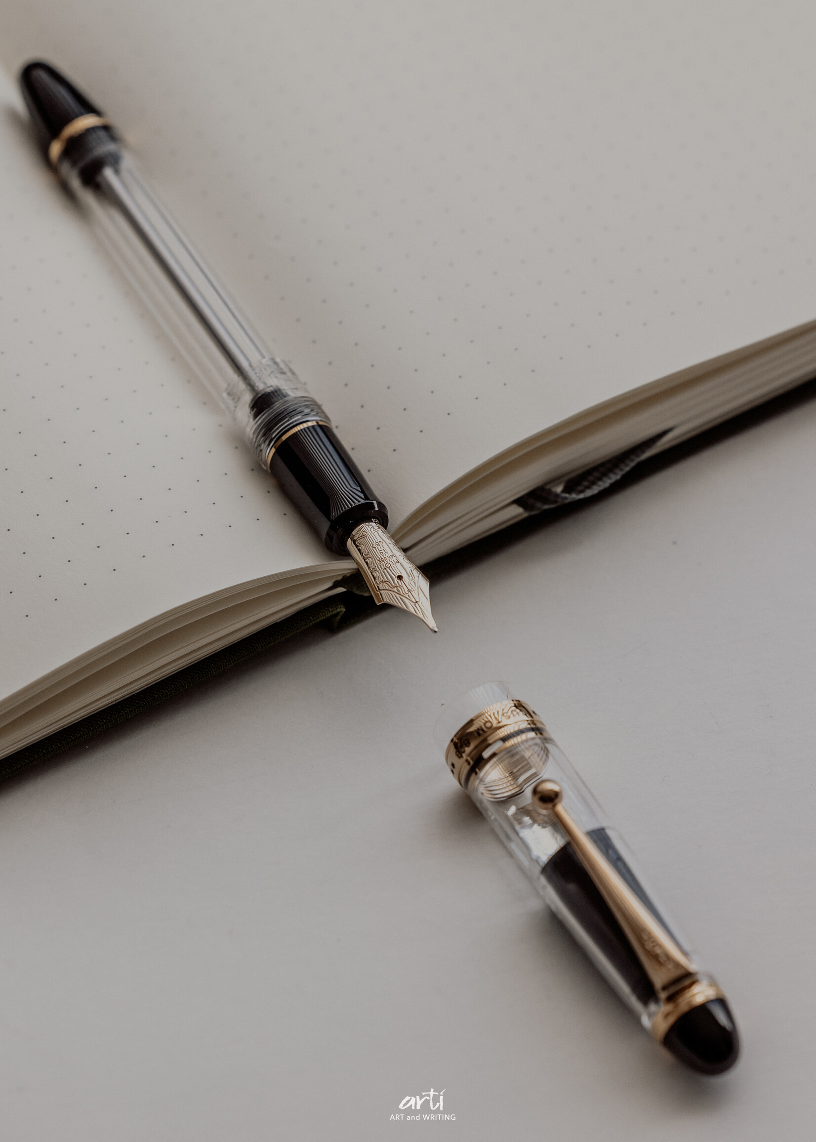 Pilot Custom 823 Transparant Vulpen 14k B-Breed