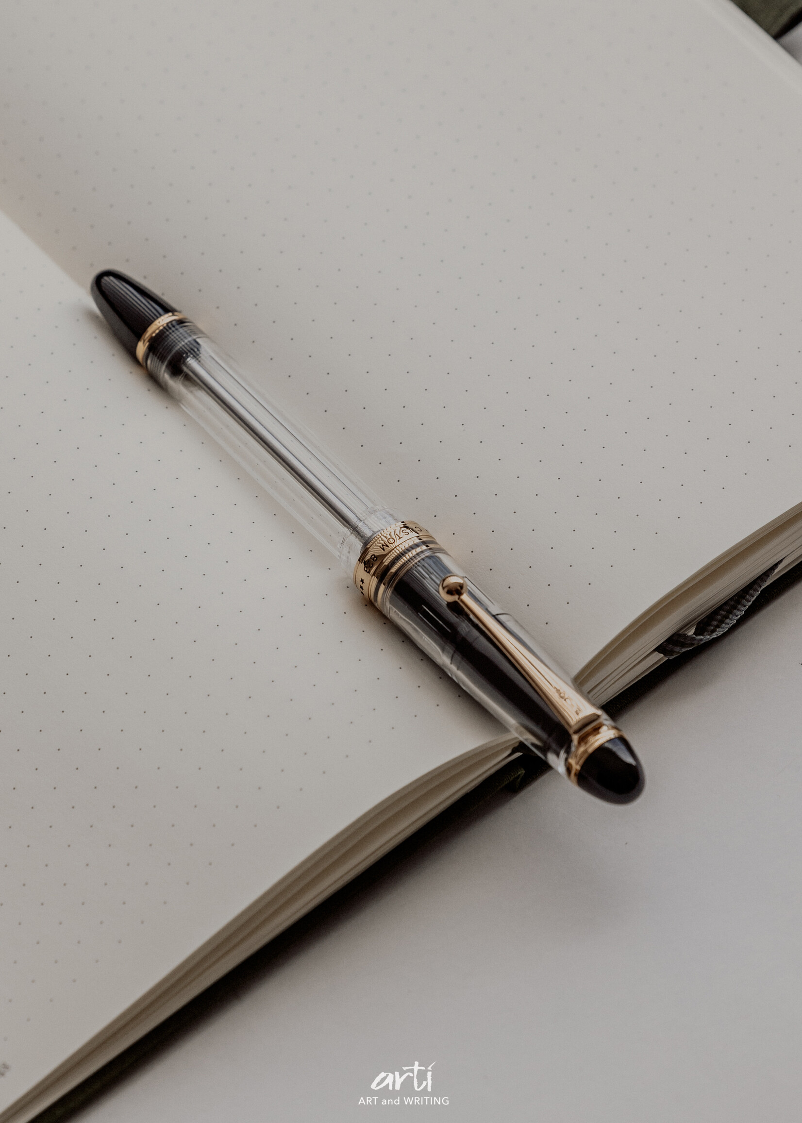 Pilot Custom 823 Transparant Vulpen 14k B-Breed