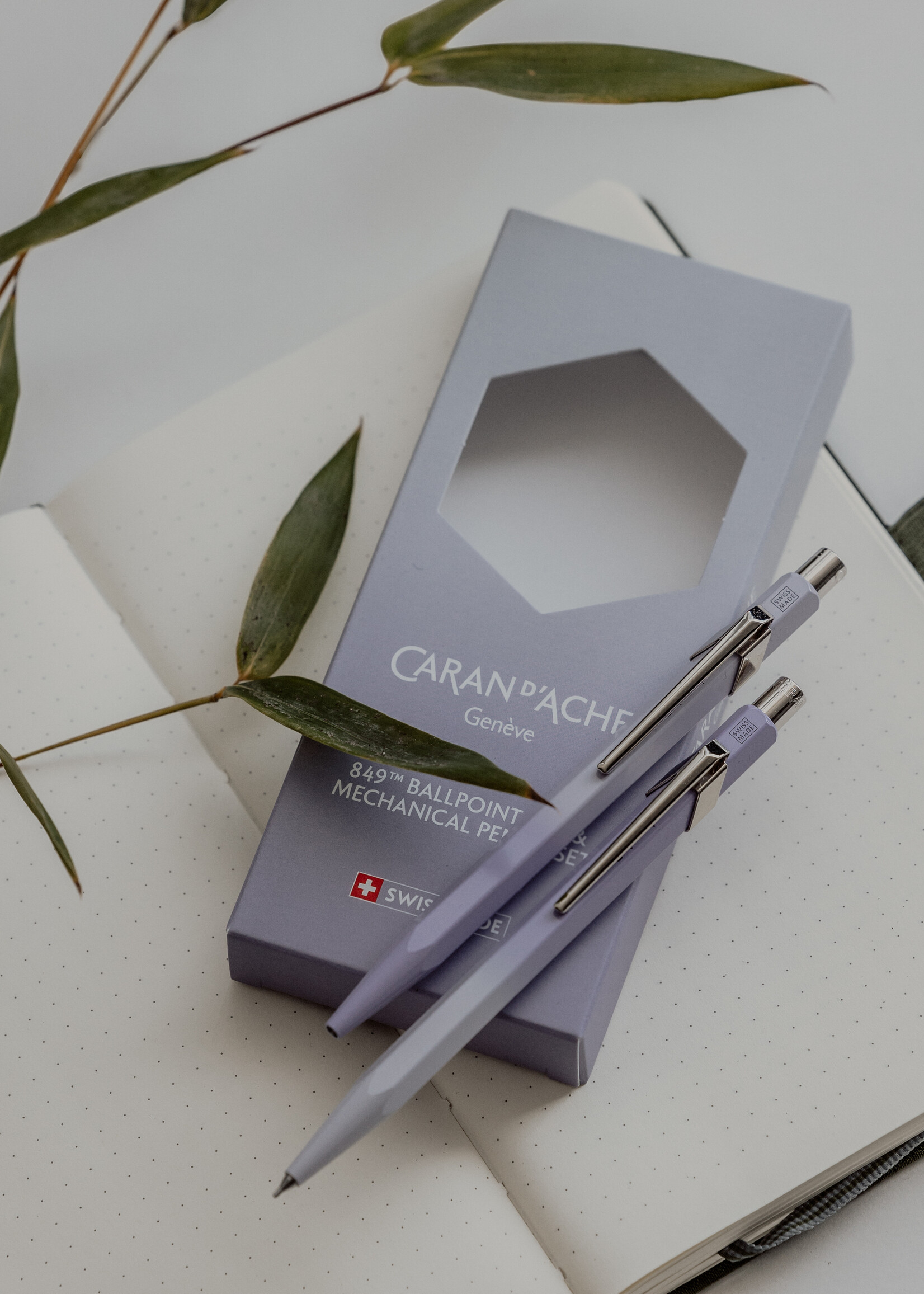 Caran d'Ache 849 & 844 Blooming Lavender Set Balpen & Vulpotlood (0.5)