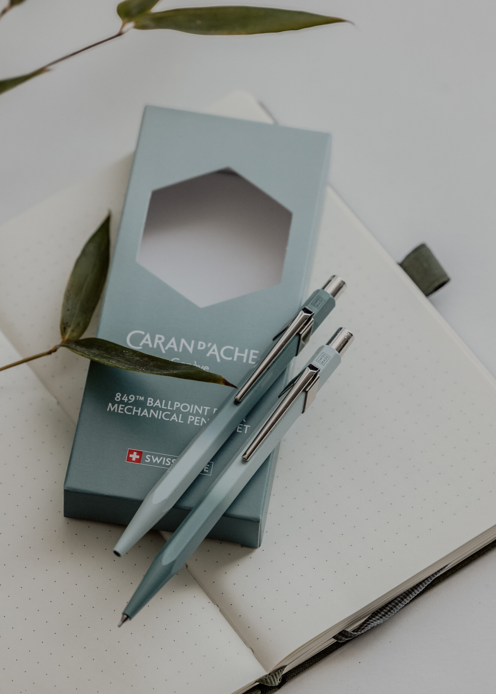 Caran d'Ache 849/844 Blue Misty Forest Set Balpen en Vulpotlood