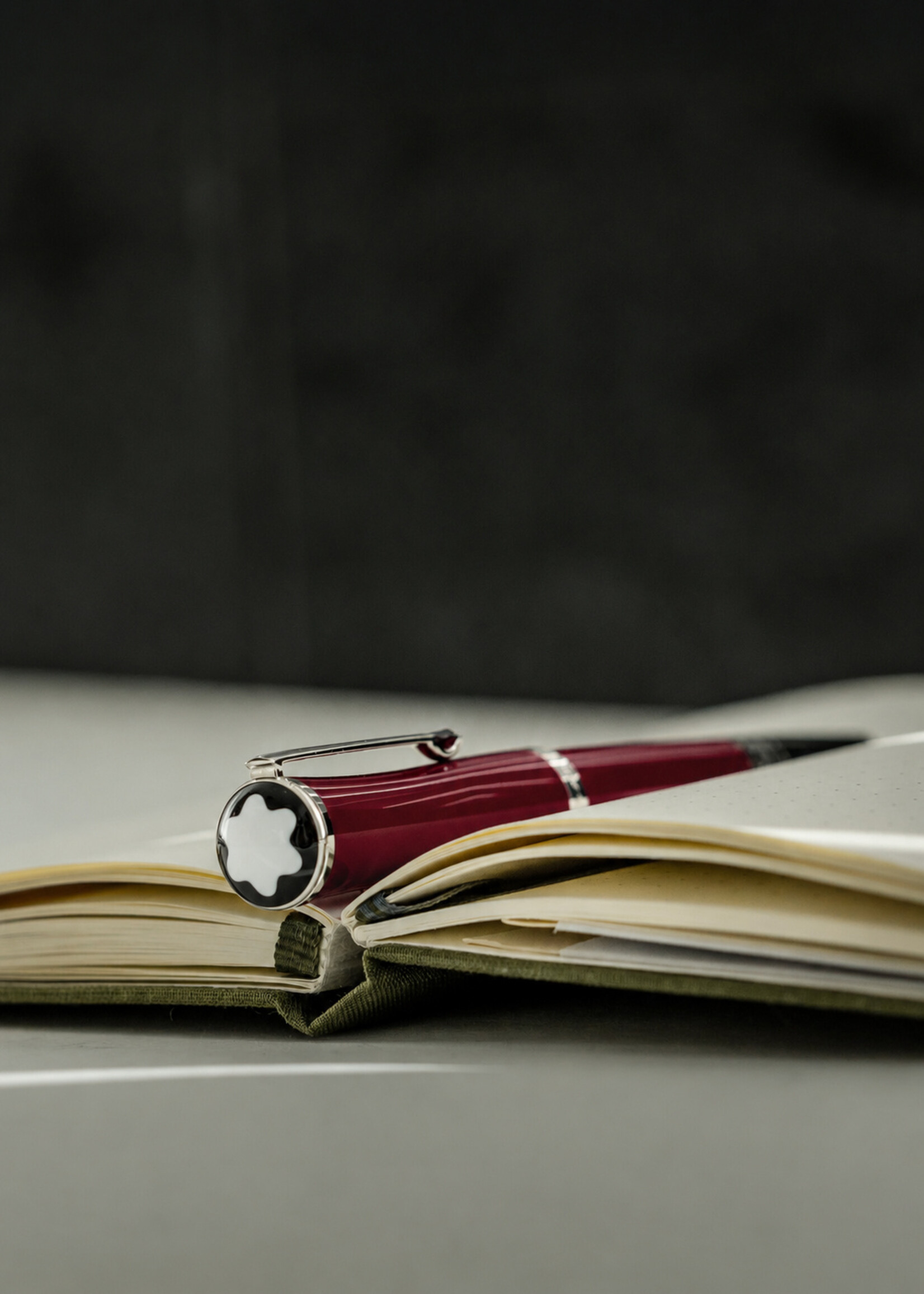 Montblanc Muses Maria Callas Special Edition Animation Platinum Type of Stone : 1 RUBIS SYNTH Carat : 0,480 ct Vulpen Au 585 - 14 Karat (0.443g) M -Medium 0.62 mm