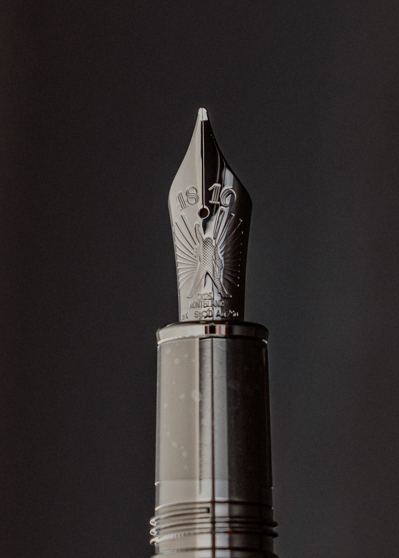 Montblanc Great Characters Homage to Queen Limited Edition 1975/1369 Vulpen Au 750 (0.889g) M -Medium