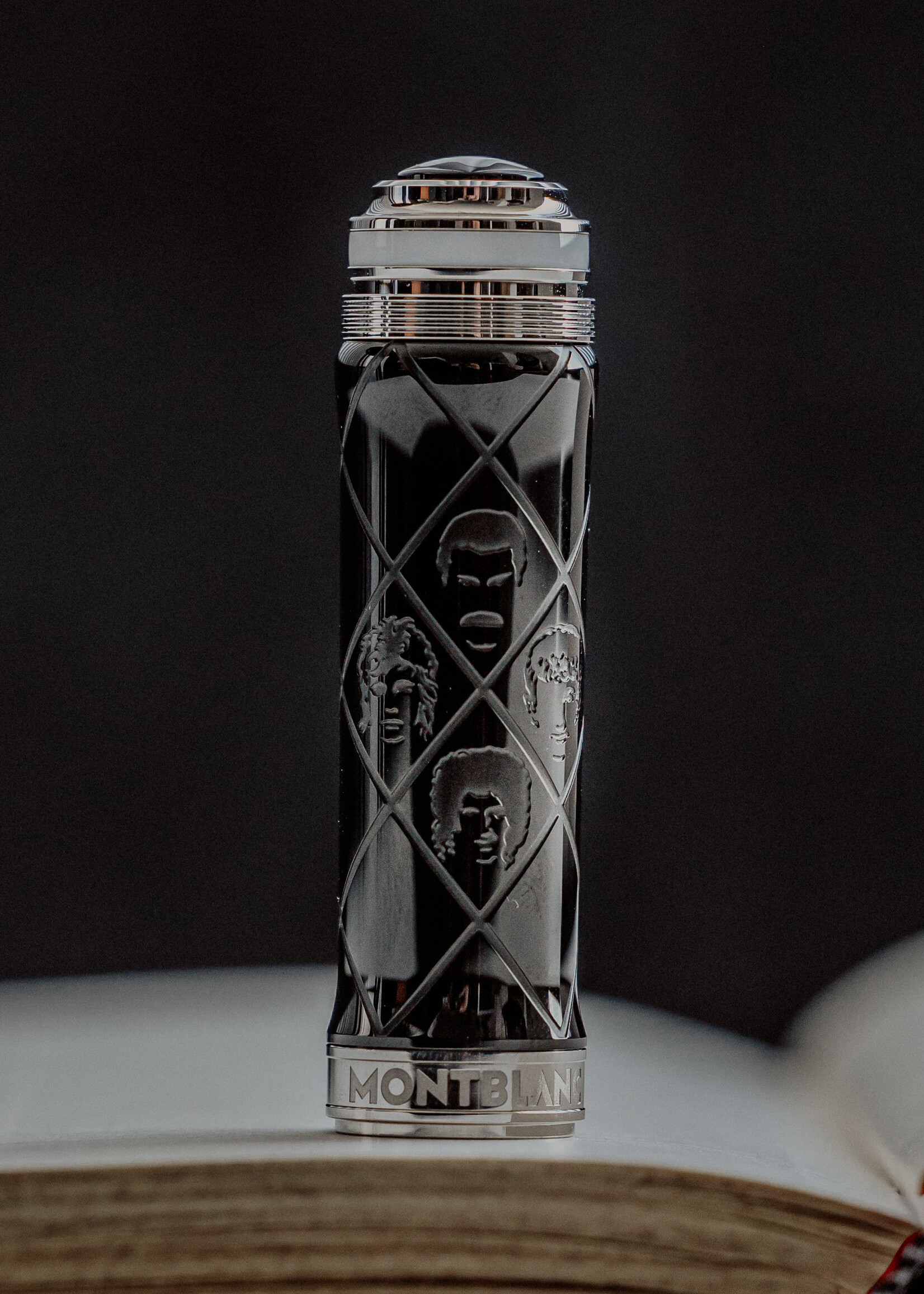 Montblanc Great Characters Homage to Queen Limited Edition 1975/1369 Vulpen Au 750 (0.889g) M -Medium
