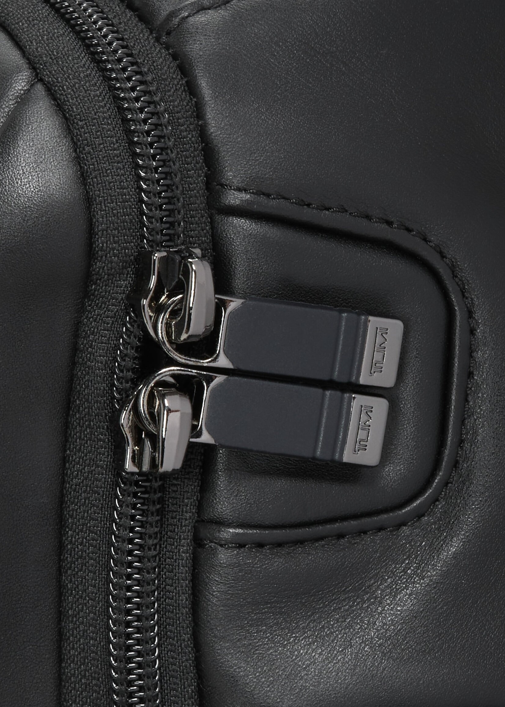 TUMI Alpha Medium Black Leather Uitbreidbare Businesstas 15"
