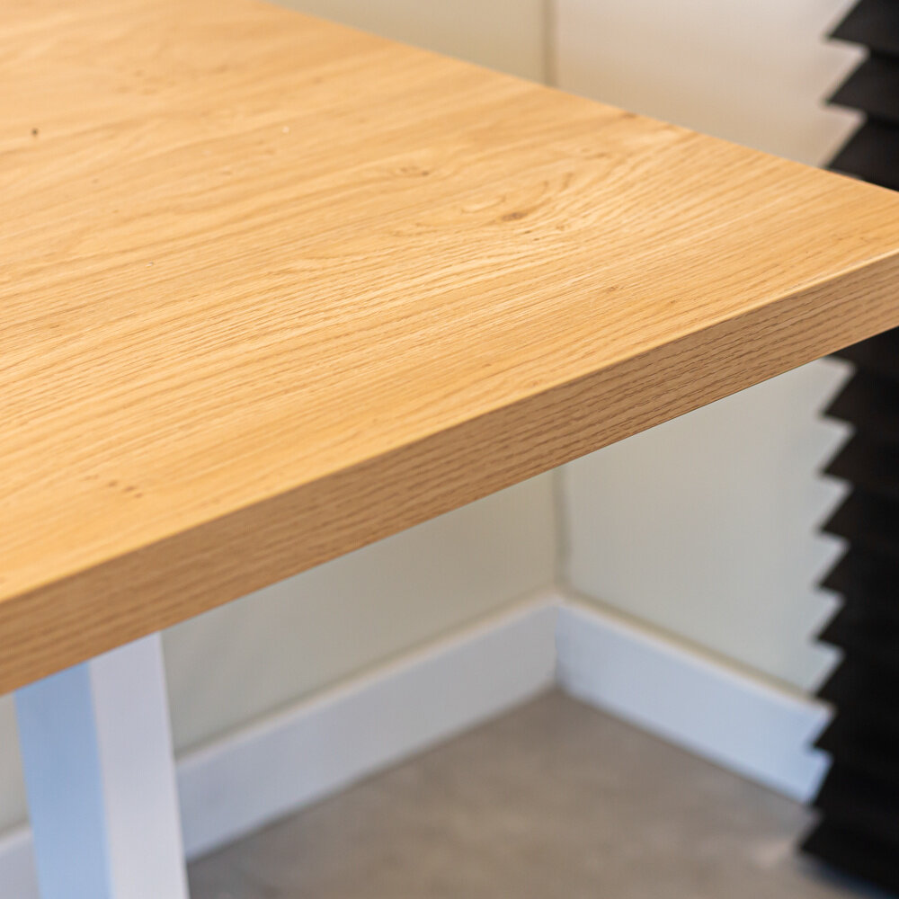 Verstelbaar zit-sta bureau Brussel rustiek eiken met wit onderstel 160 cm Verstelbaar zit-sta bureau Brussel rustiek eiken met wit onderstel 160 cm