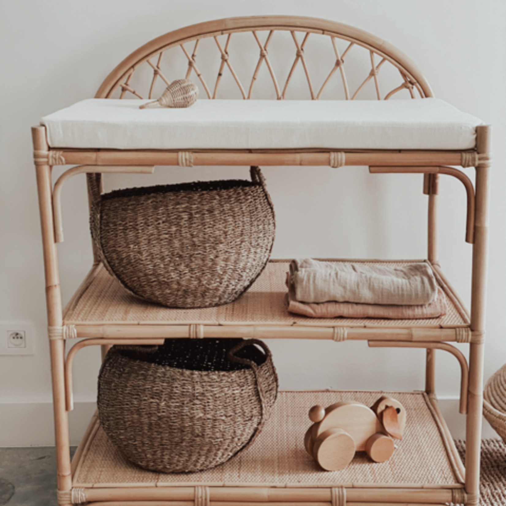 Studio Feliz Table à langer en rotin