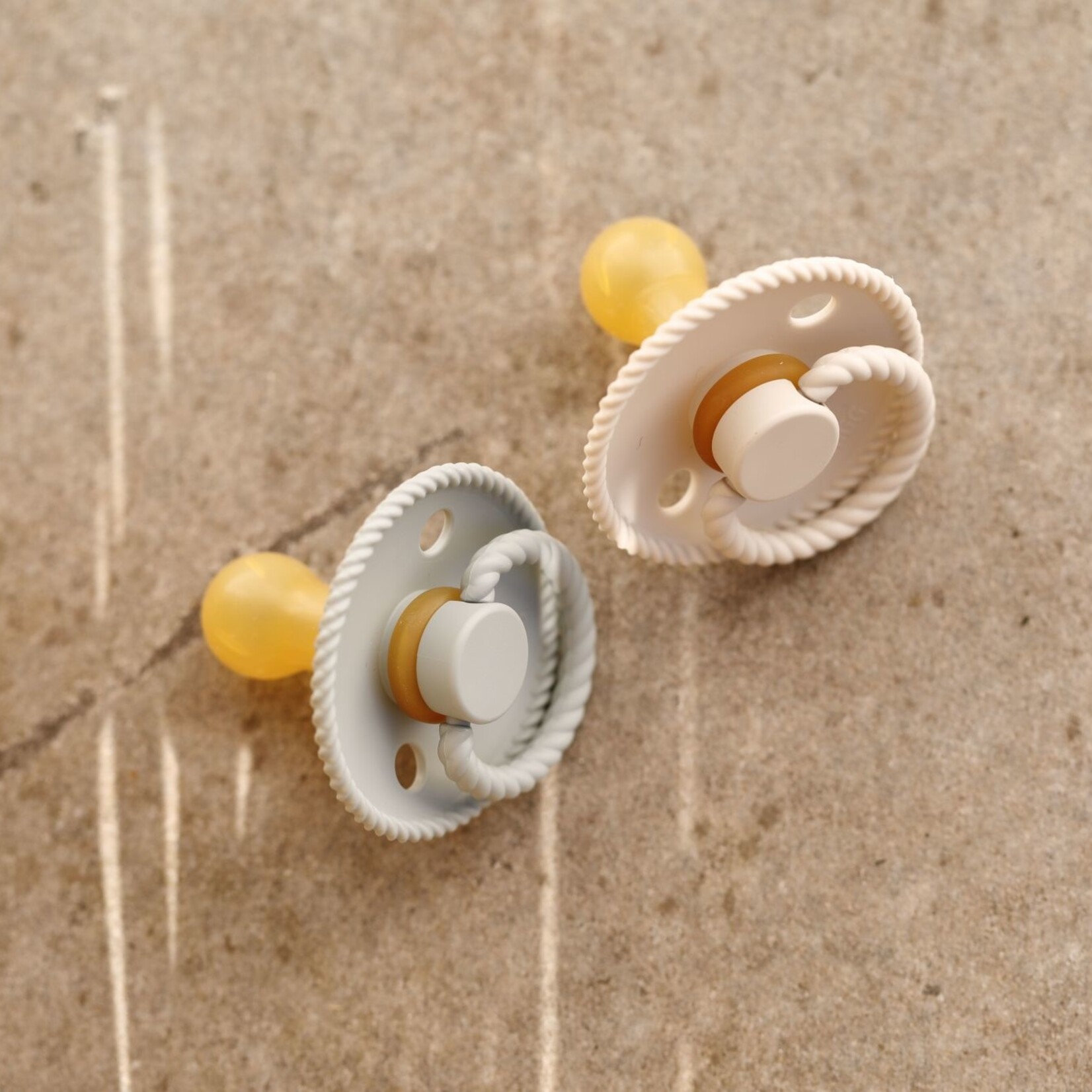 Frigg Pacifiers Rope cream & sage T1   |  2 PACK