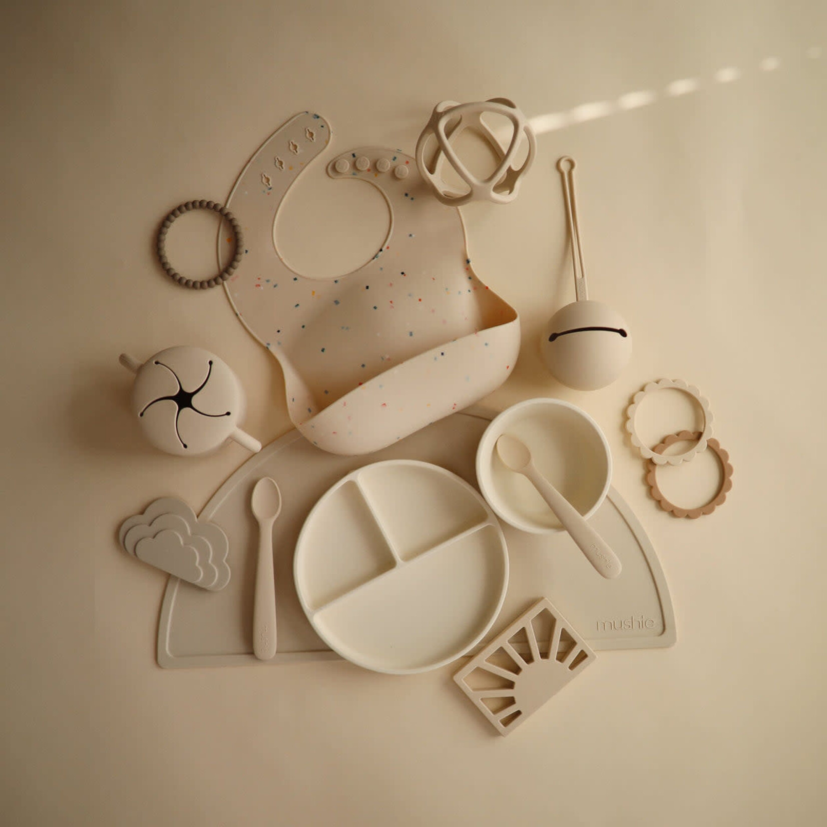 Mushie Silicone bord met zuignap sand