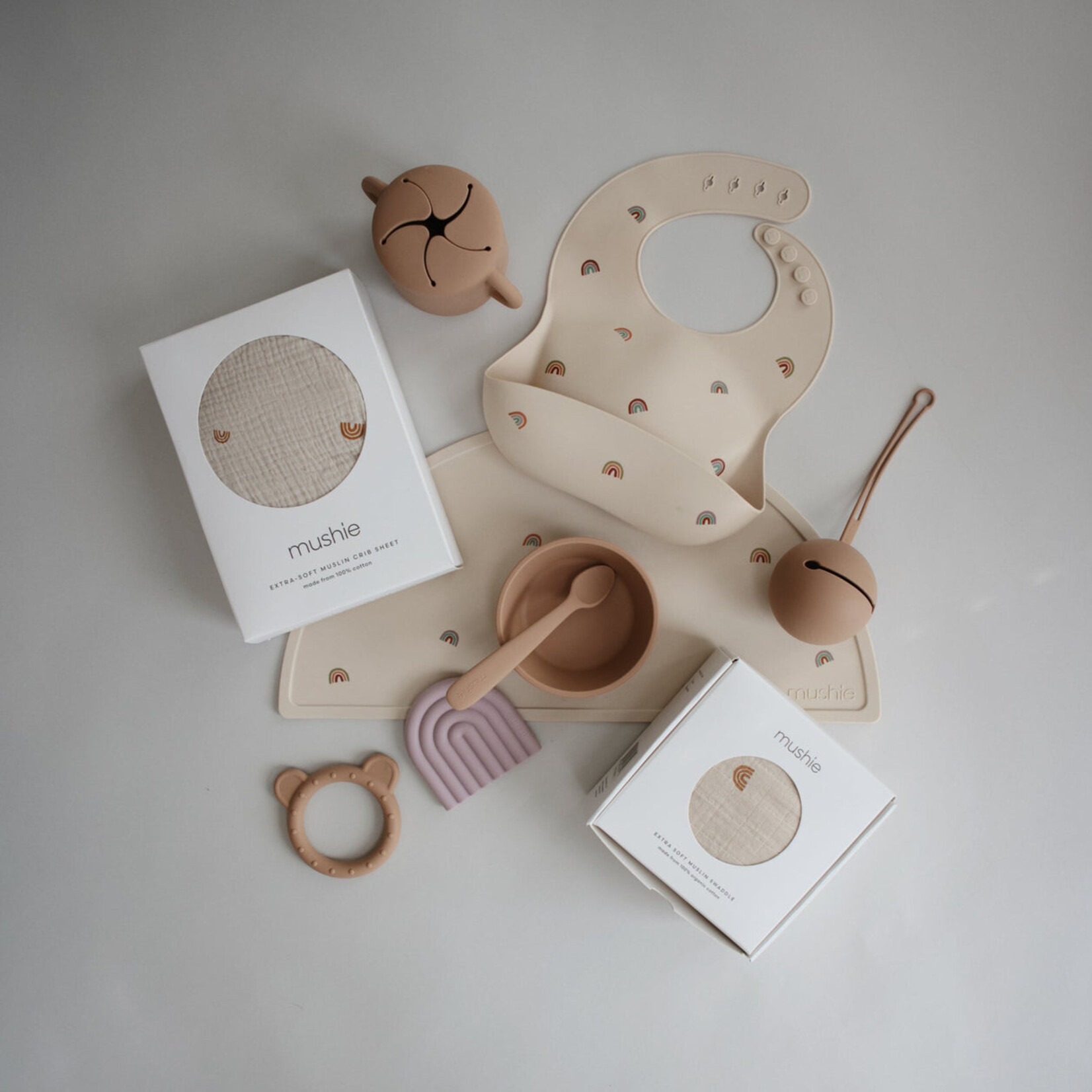 Mushie Set de table arc-en-ciel