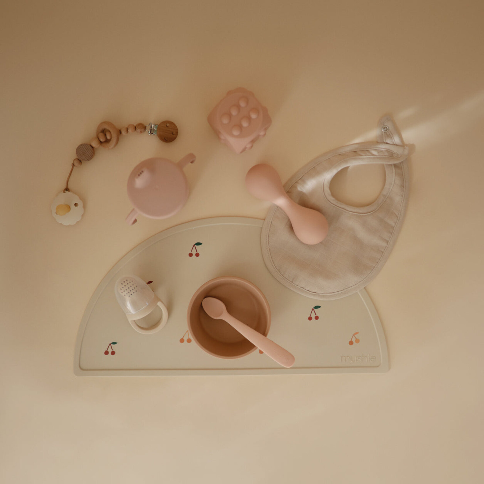 Mushie Set de table cerises