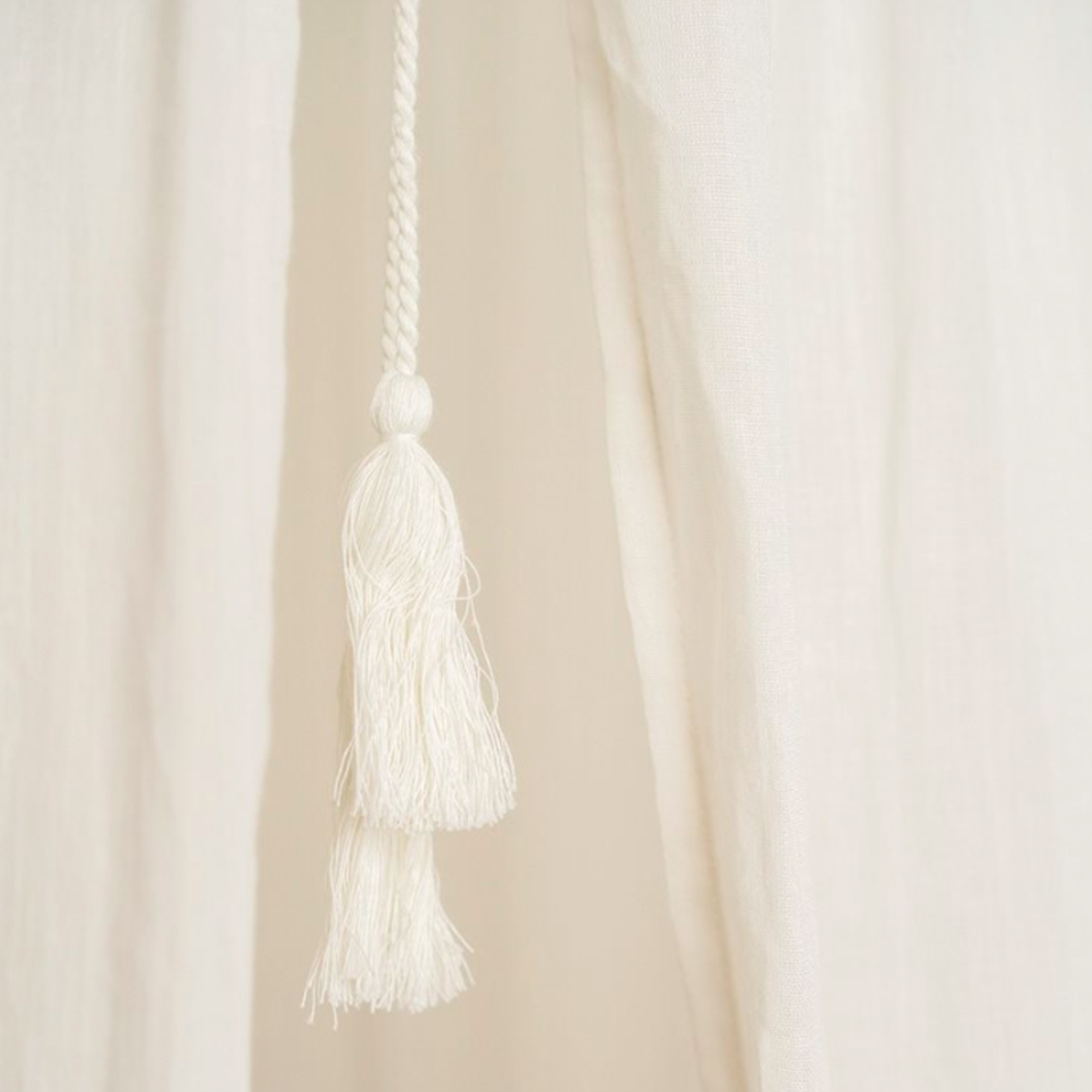 Little Dutch Mosquito net with tassels