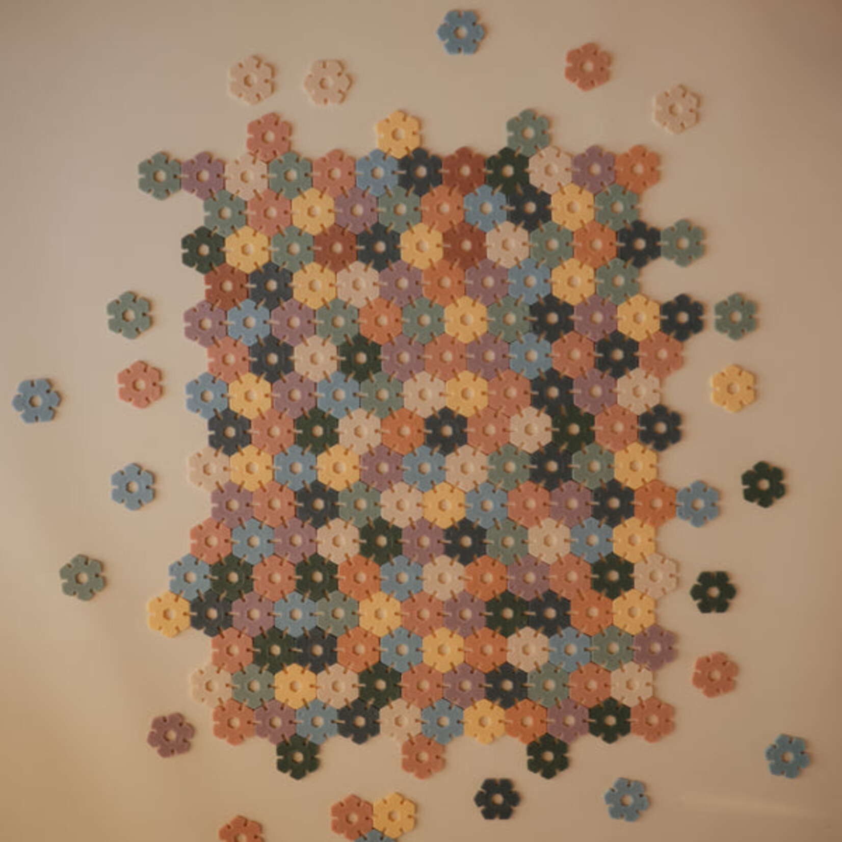 Mushie Connect building toy set hex