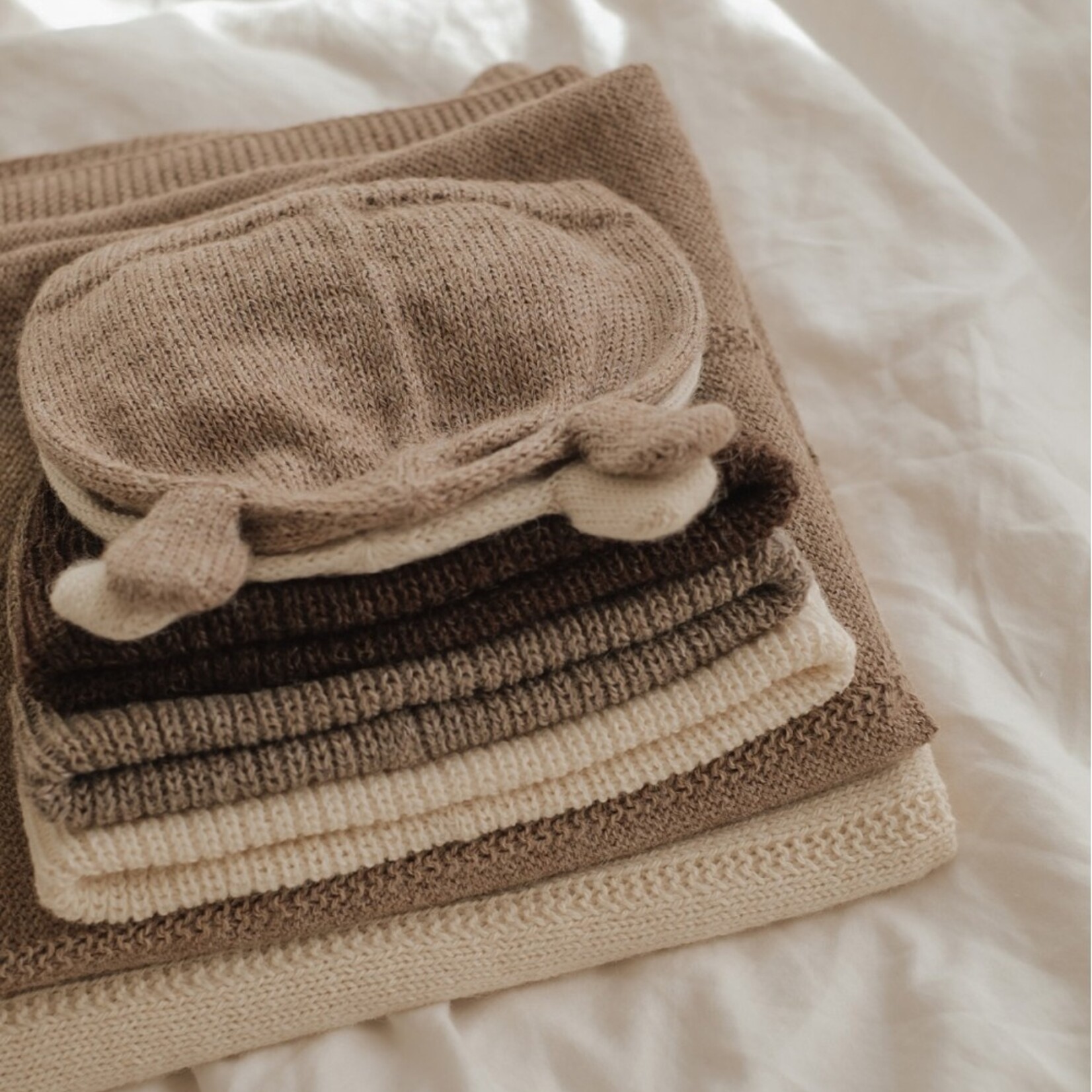 Main Sauvage Knitted baby beanie bear ecru