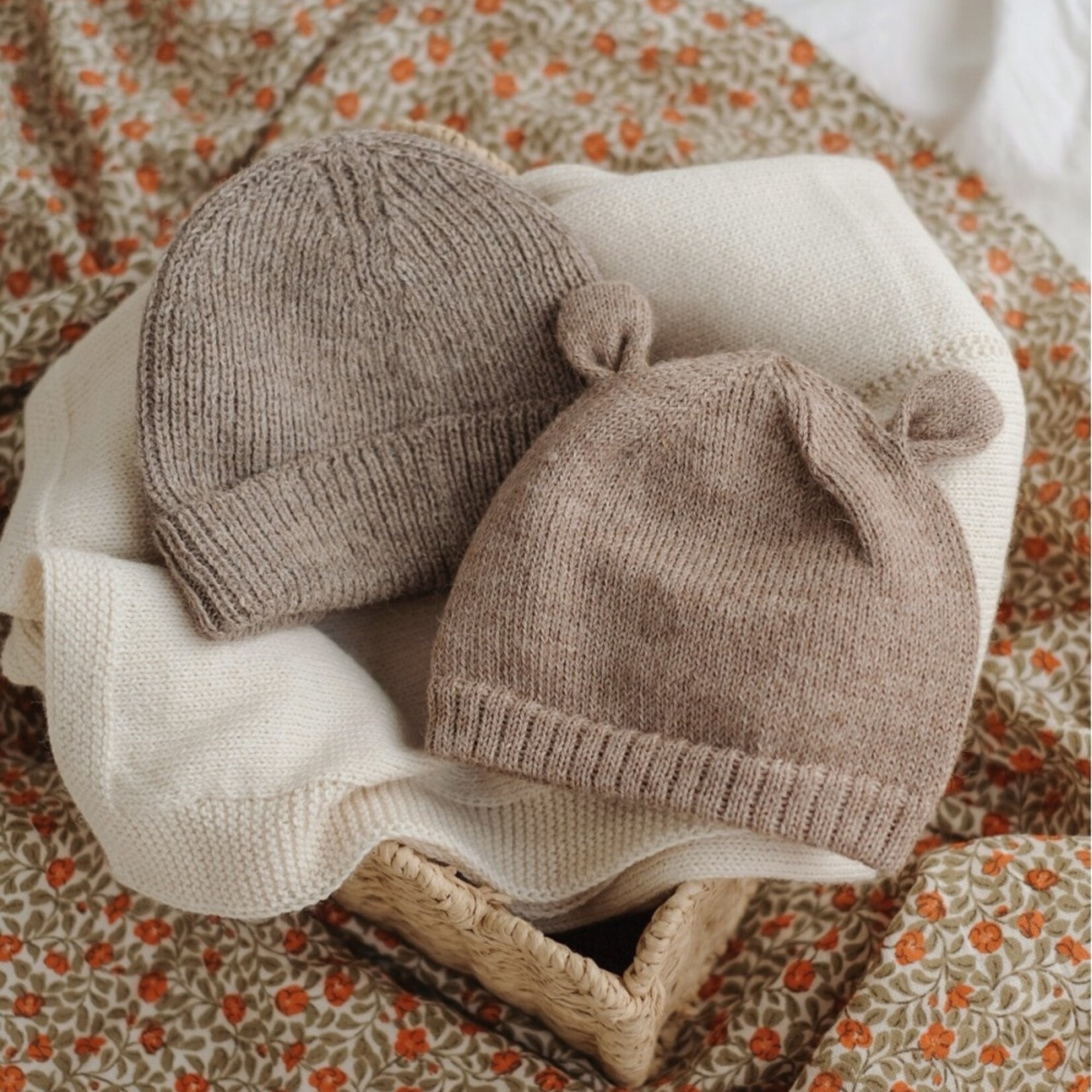 Main Sauvage Knitted baby beanie bear oat