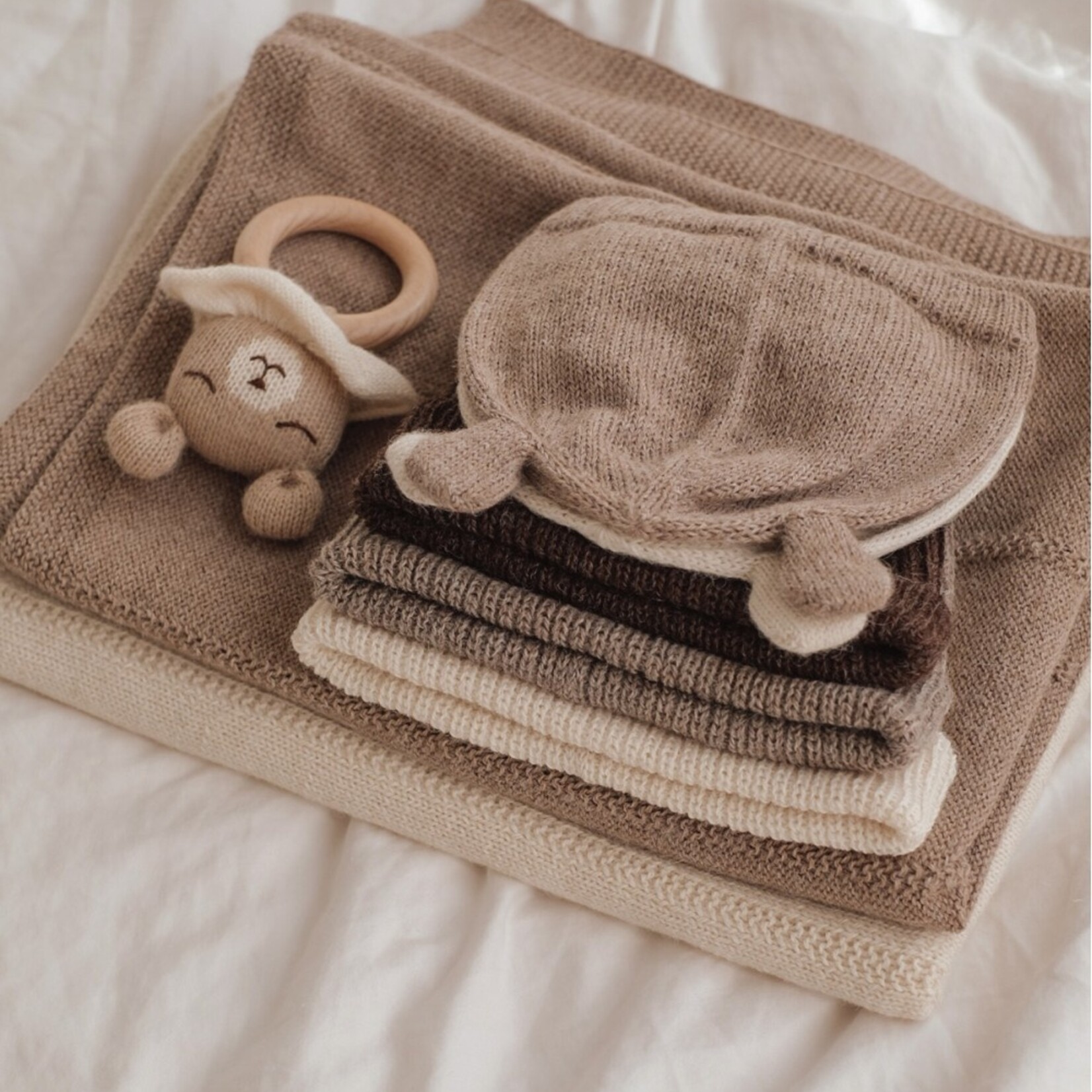 Main Sauvage Knitted baby beanie bear oat