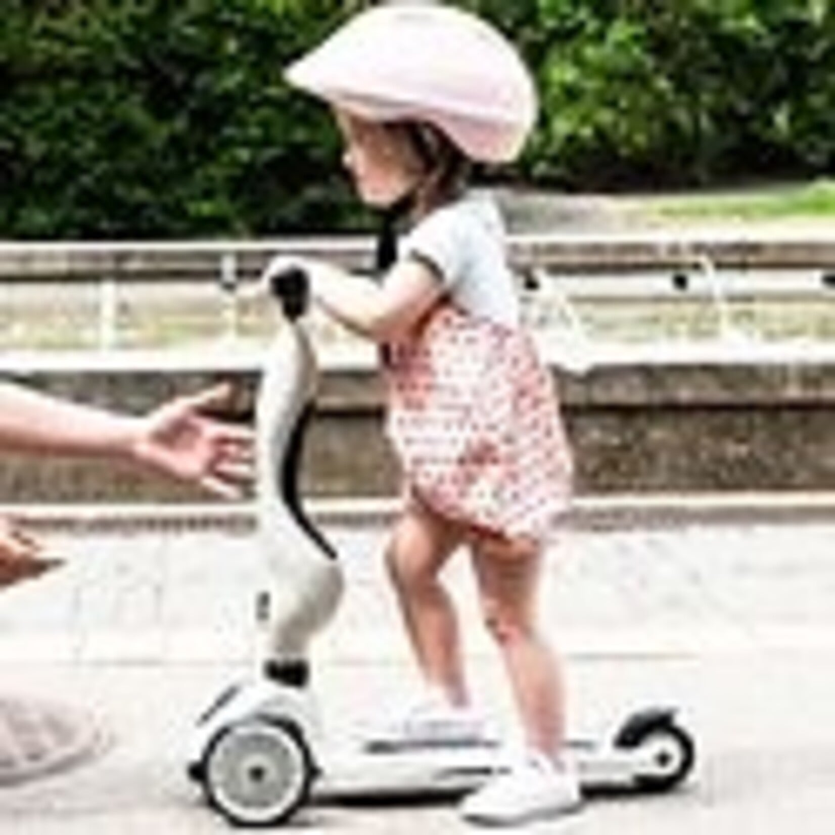 Scoot and Ride Highwaykick balance bike and scooter 2-in-1