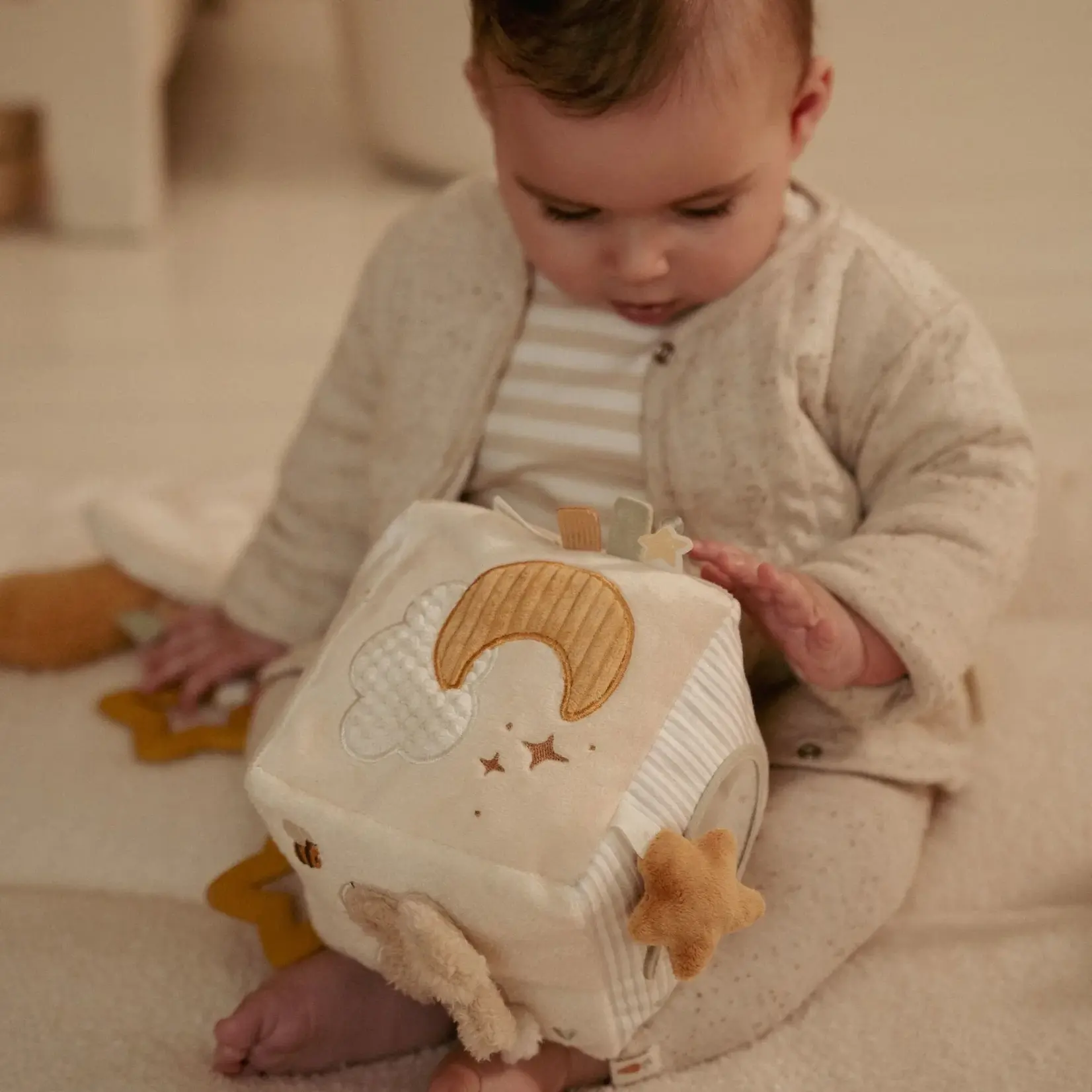 Little Dutch Activity cube newborn naturals