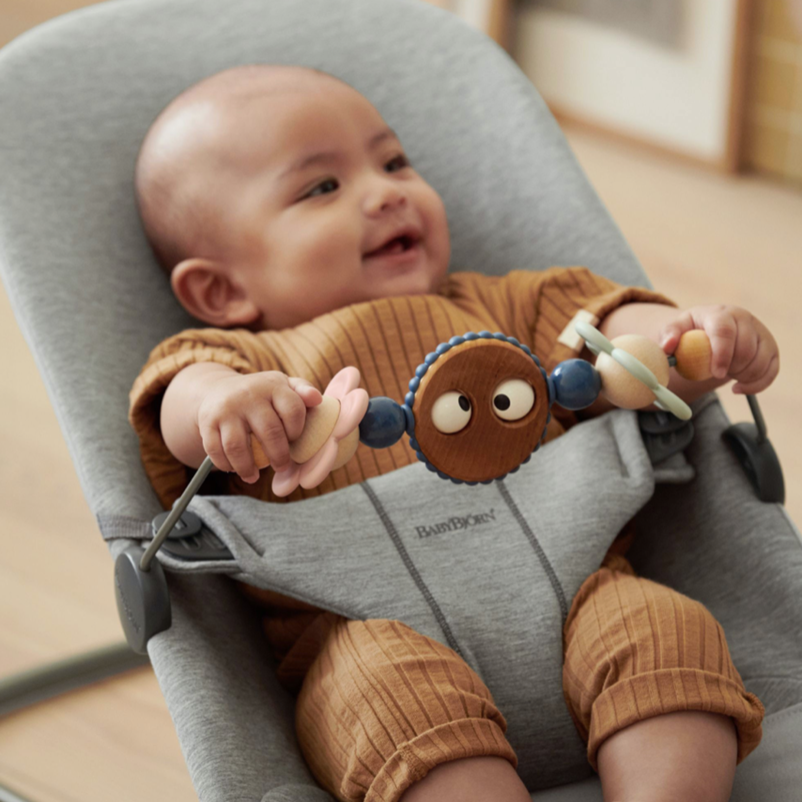 Babybjorn Babybjorn - Speelgoed voor Wipstoeltje Ondeugende oogjes Pastel